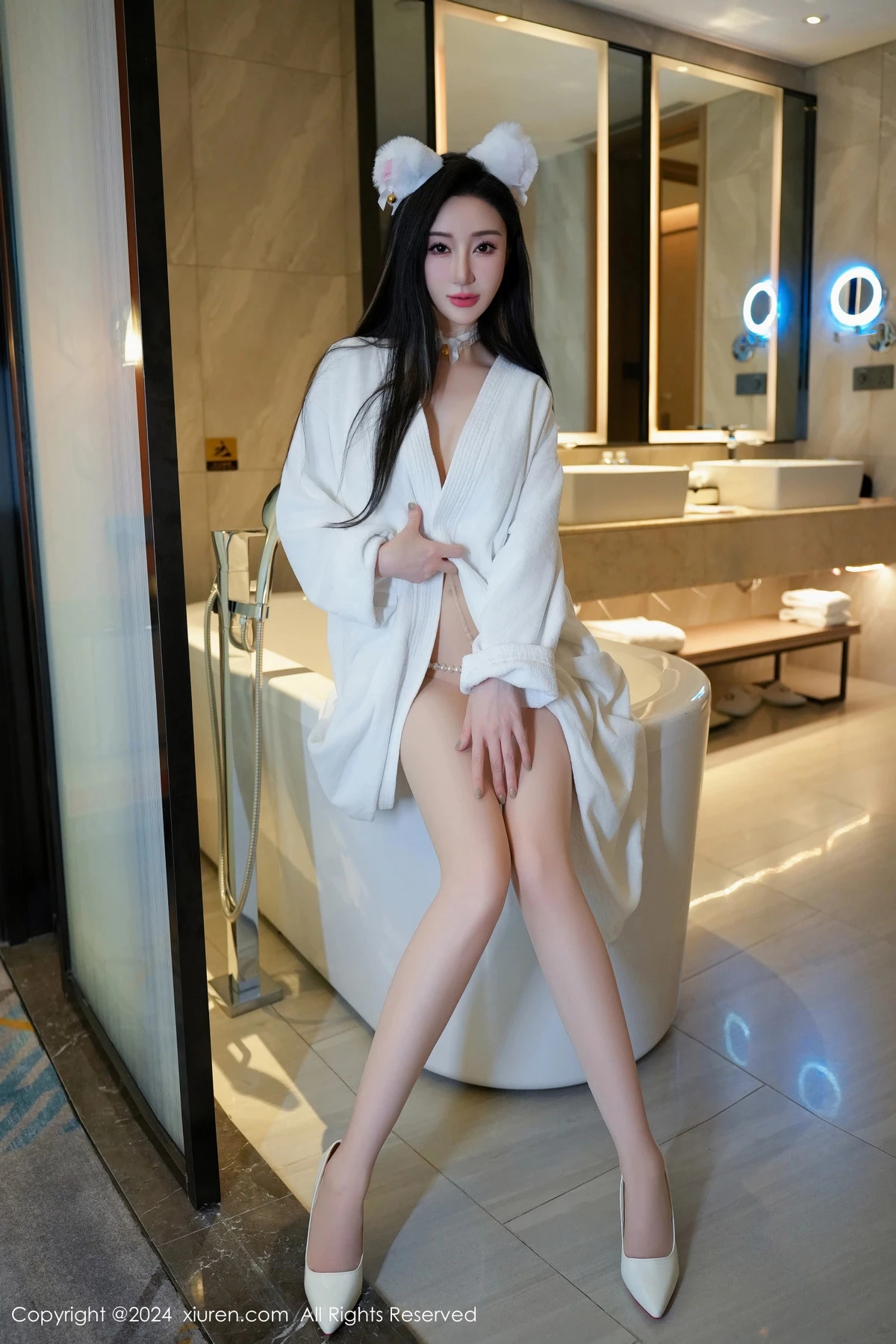 秀人集.com_[XiuRen秀人网]No.8679_模特田兮白性感白色珍珠情趣内衣配超薄白丝秀惹火身材诱惑写真124P