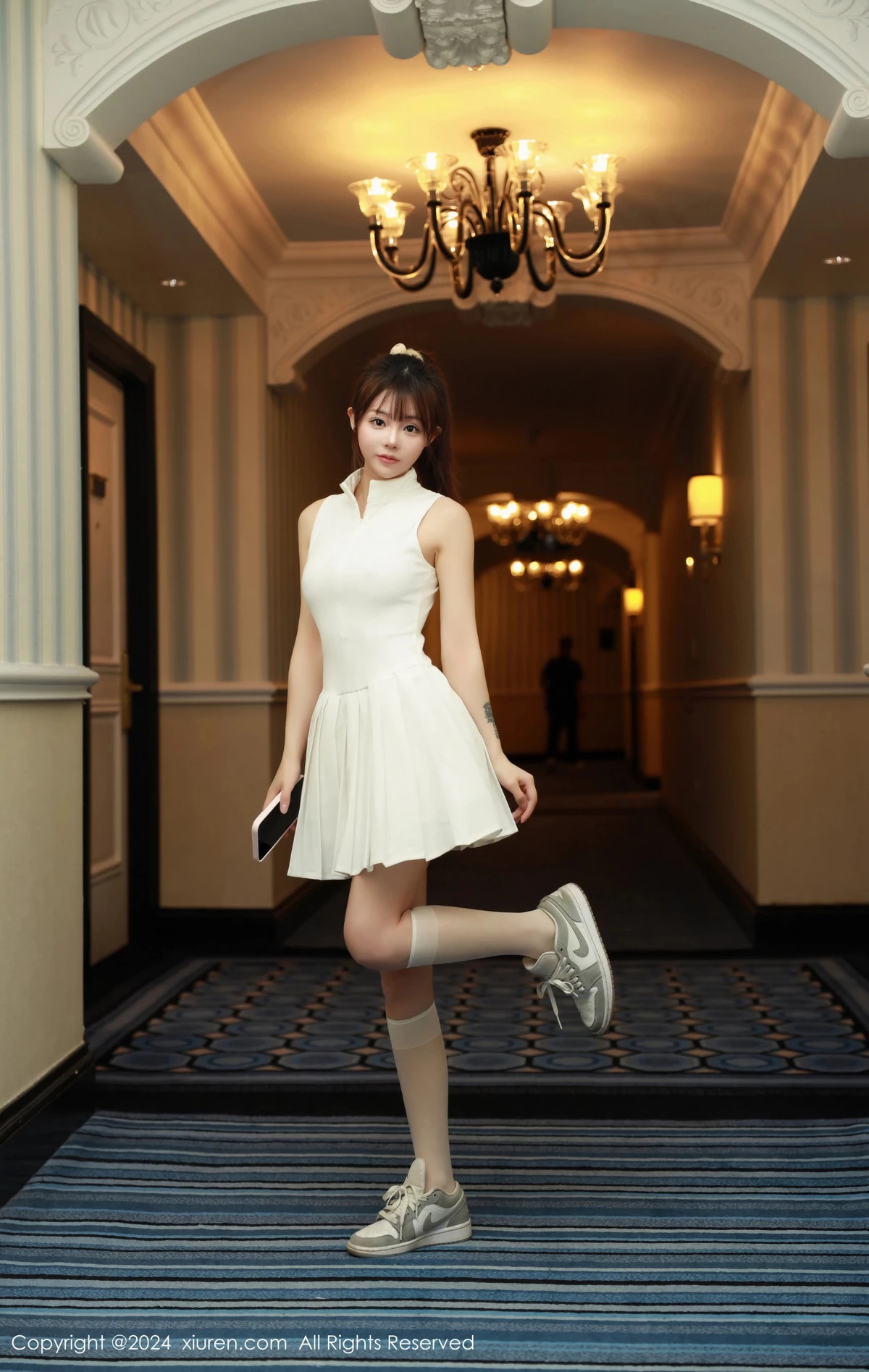 秀人集.com_[XiuRen秀人网]No.8685_模特佘贝拉Bella性感白色连衣裙配珍珠情趣内衣秀完美身材写真65P