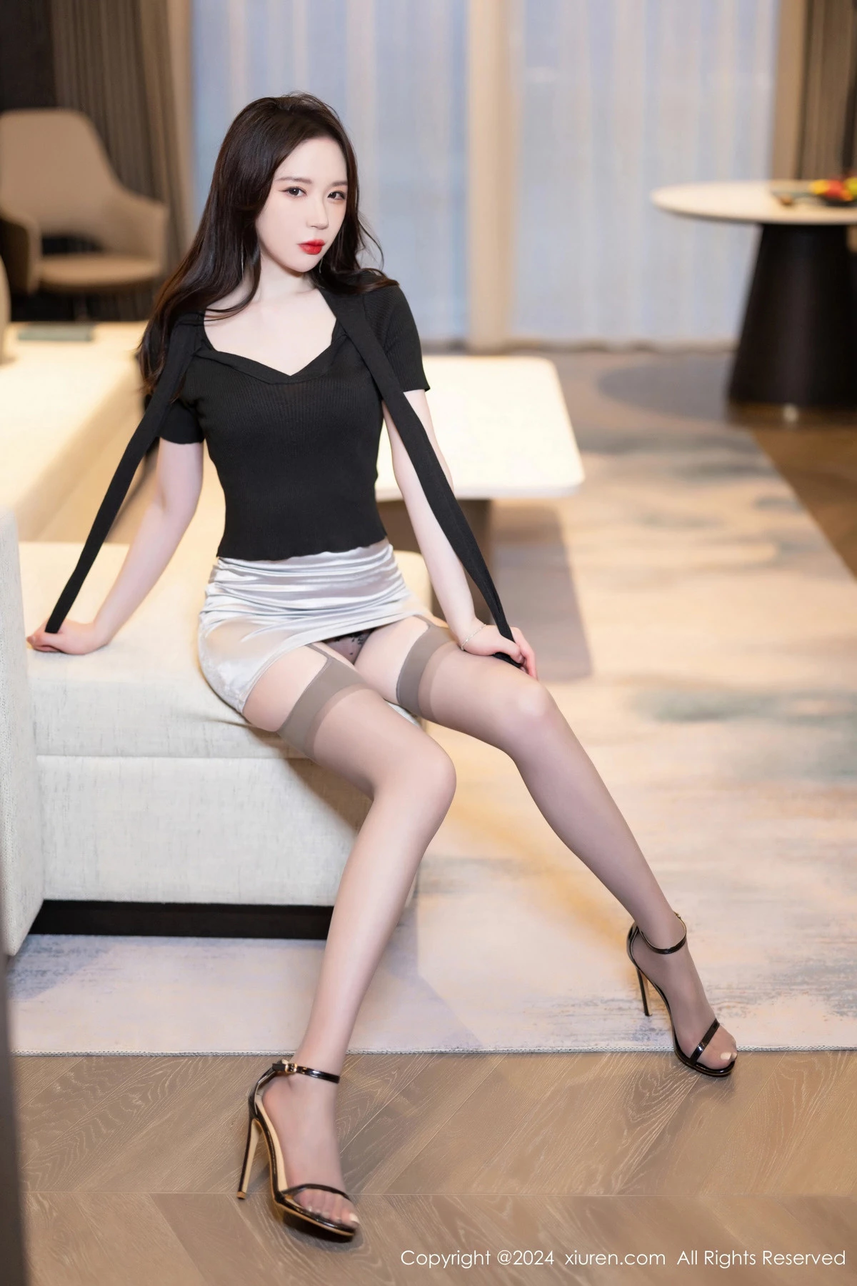 秀人集.com_[XiuRen秀人网]No.8689_模特梦心玥性感黑T恤露黑色内衣配灰丝吊袜秀高挑身材诱惑写真86P