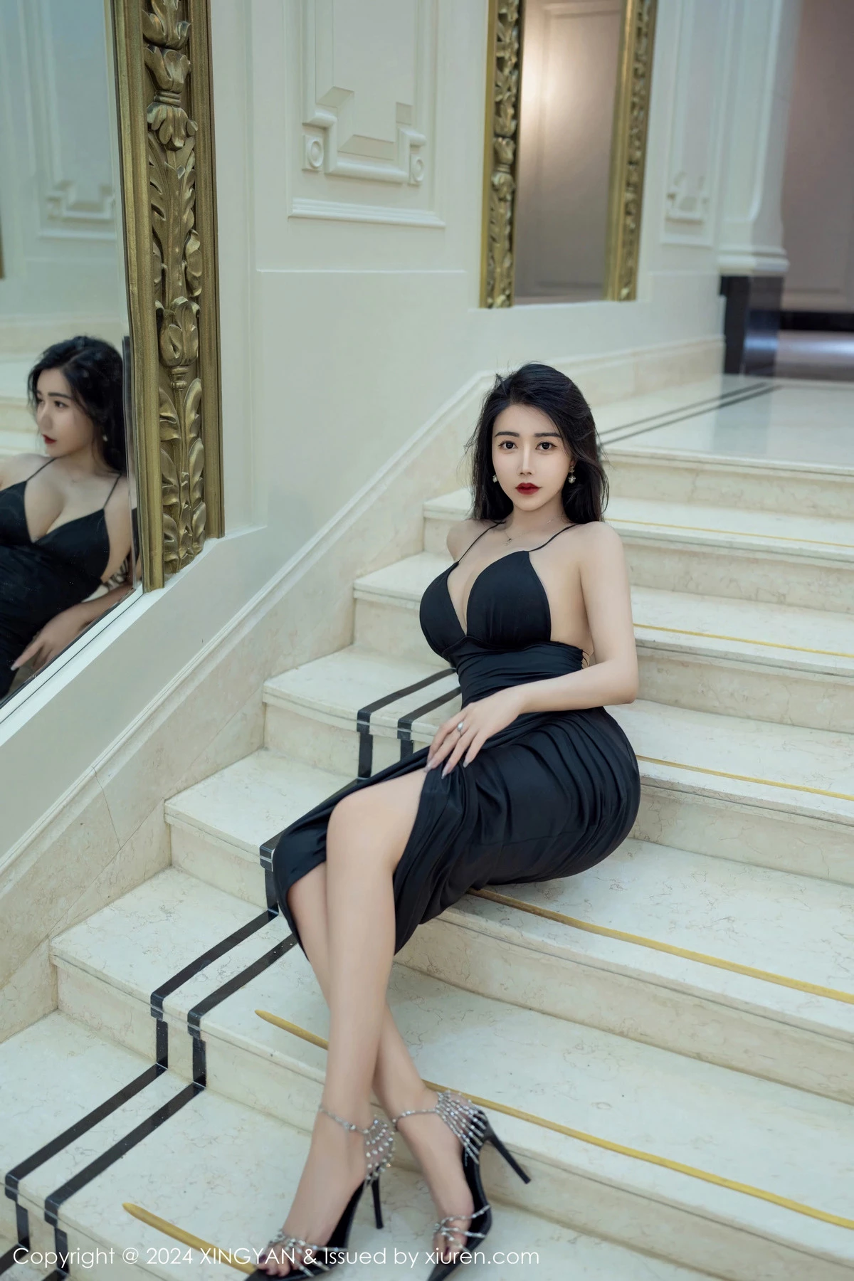 秀人集.com_[XINGYAN星颜社]VOL.240_模特李若汐性感黑色吊带长裙配超薄黑丝秀丰腴惹火身材诱惑写真77P