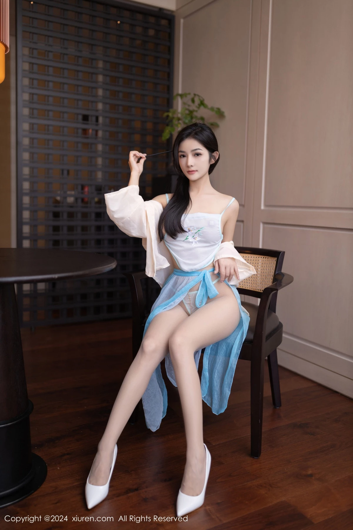 秀人集.com_[XiuRen秀人网]No.8691_模特谭小灵性感浅蓝色古风服饰配超薄肉丝秀丰腴身材诱惑写真80P