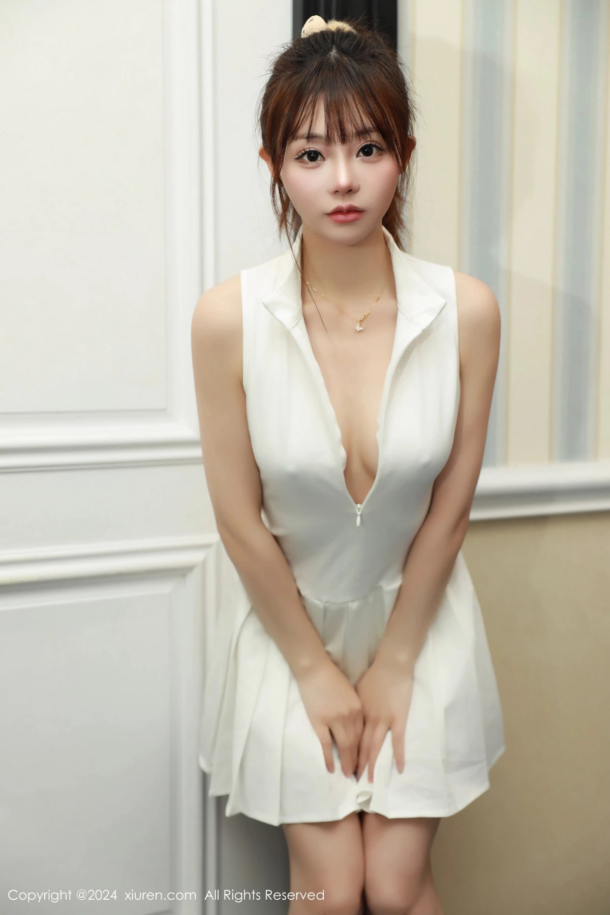 秀人集.com_[XiuRen秀人网]No.8685_模特佘贝拉Bella性感白色连衣裙配珍珠情趣内衣秀完美身材写真65P