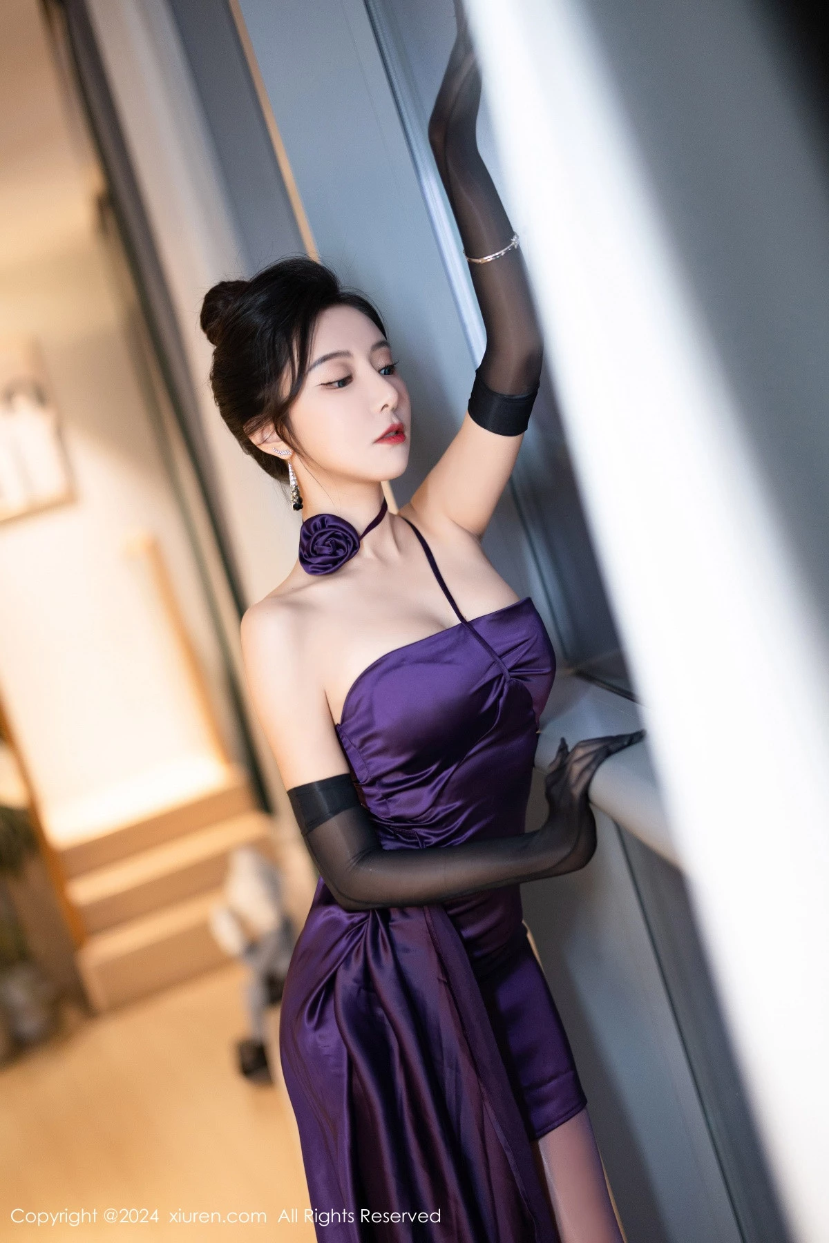 秀人集.com_[XiuRen秀人网]No.8698_女神王馨瑶yanni性感紫色露肩连衣裙配紫丝袜秀完美身材诱惑写真80P