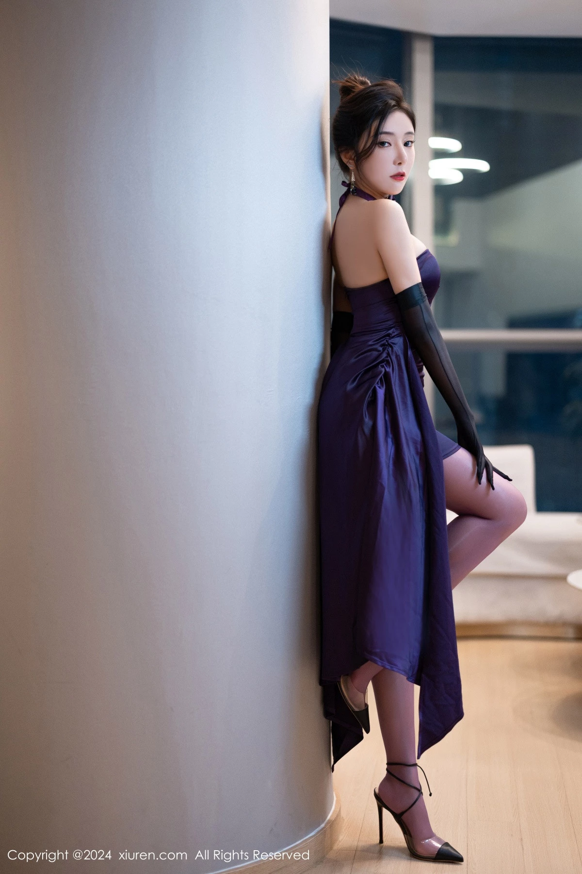 秀人集.com_[XiuRen秀人网]No.8698_女神王馨瑶yanni性感紫色露肩连衣裙配紫丝袜秀完美身材诱惑写真80P