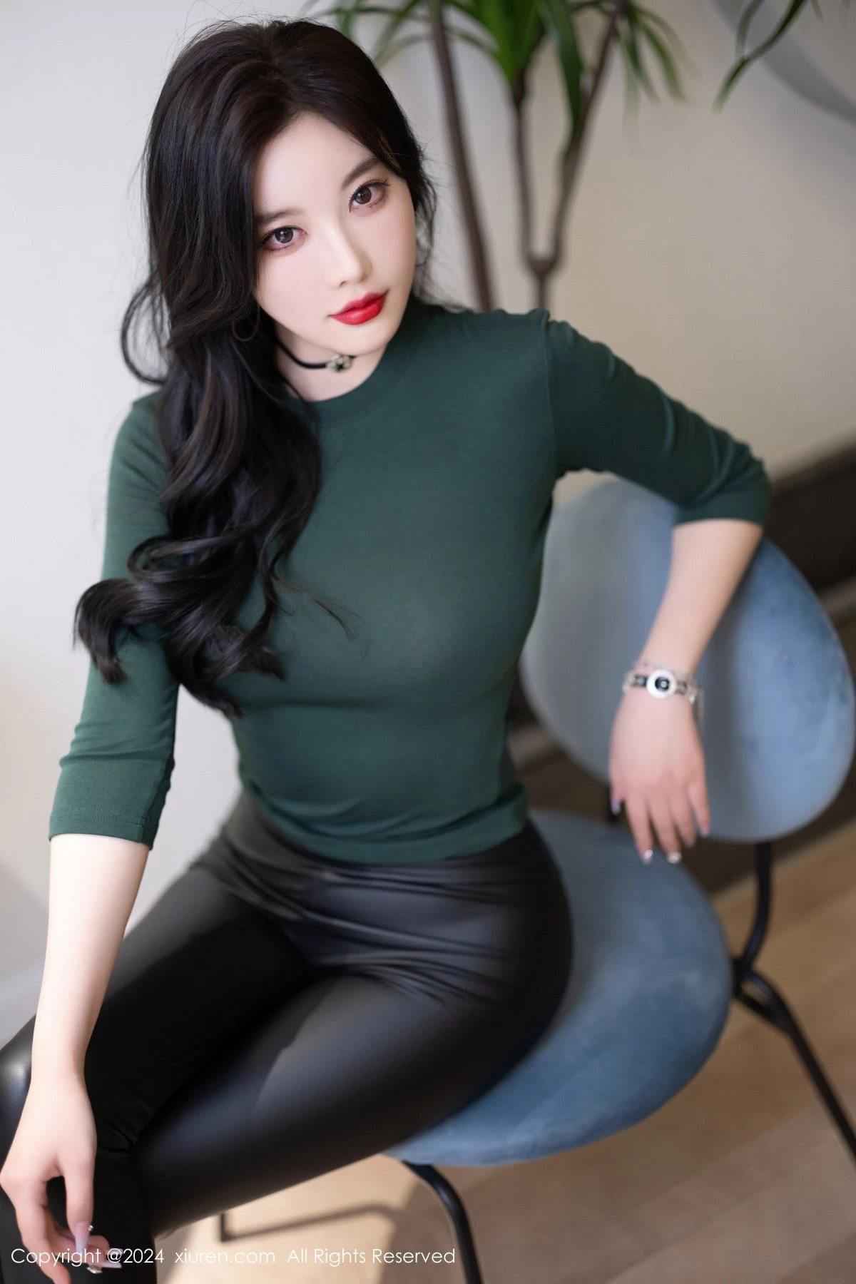 秀人集.com_[XiuRen秀人网]No.8707_女神杨晨晨墨绿色上衣配黑皮长裤露性感内衣配超薄肉丝诱惑写真90P