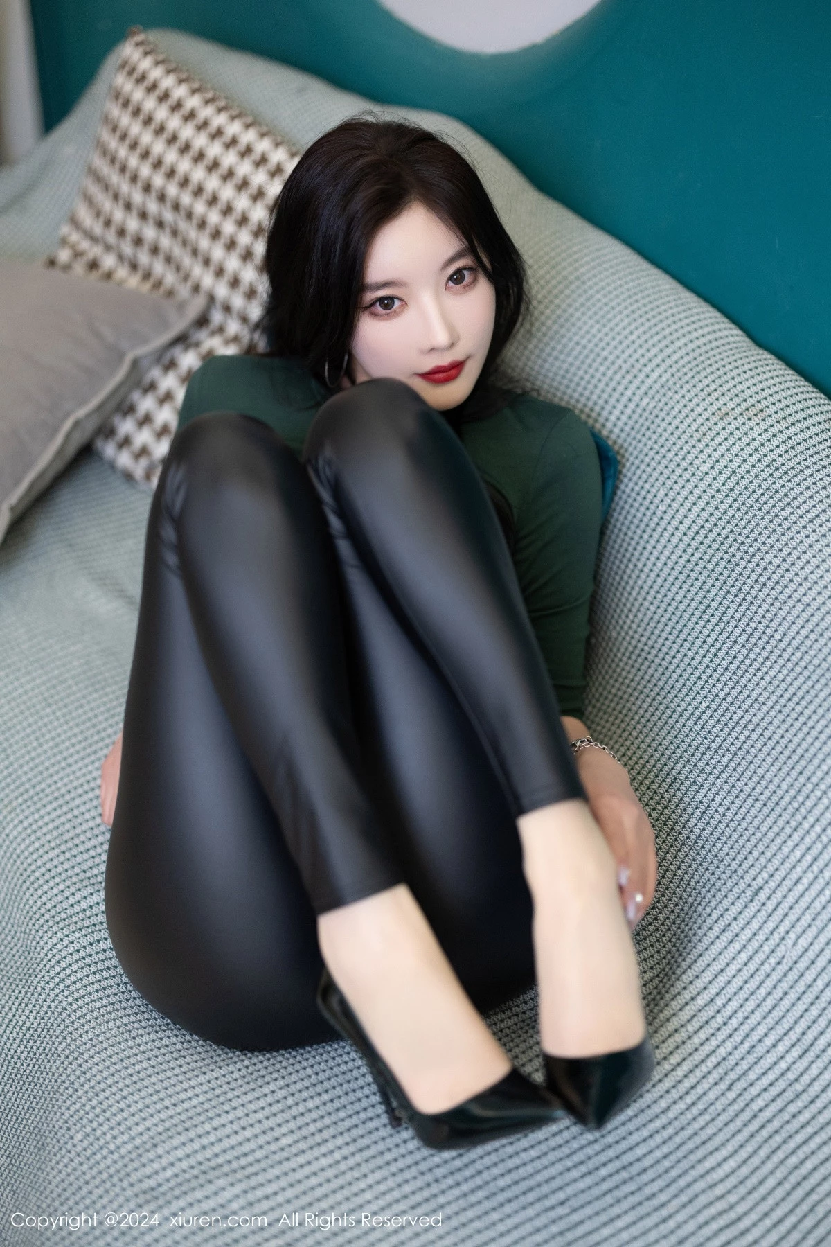 秀人集.com_[XiuRen秀人网]No.8707_女神杨晨晨墨绿色上衣配黑皮长裤露性感内衣配超薄肉丝诱惑写真90P