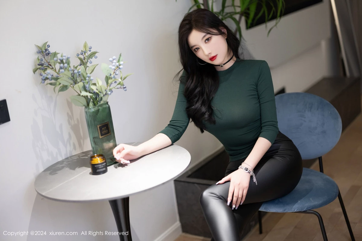 秀人集.com_[XiuRen秀人网]No.8707_女神杨晨晨墨绿色上衣配黑皮长裤露性感内衣配超薄肉丝诱惑写真90P