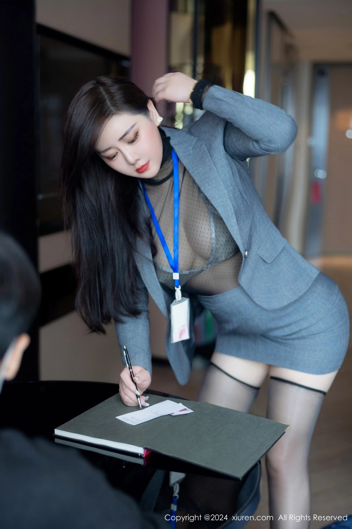 秀人集.com_[XiuRen秀人网]No.8712_模特王婉悠Queen性感灰色西服露情趣内衣秀惹火身材诱惑写真82P