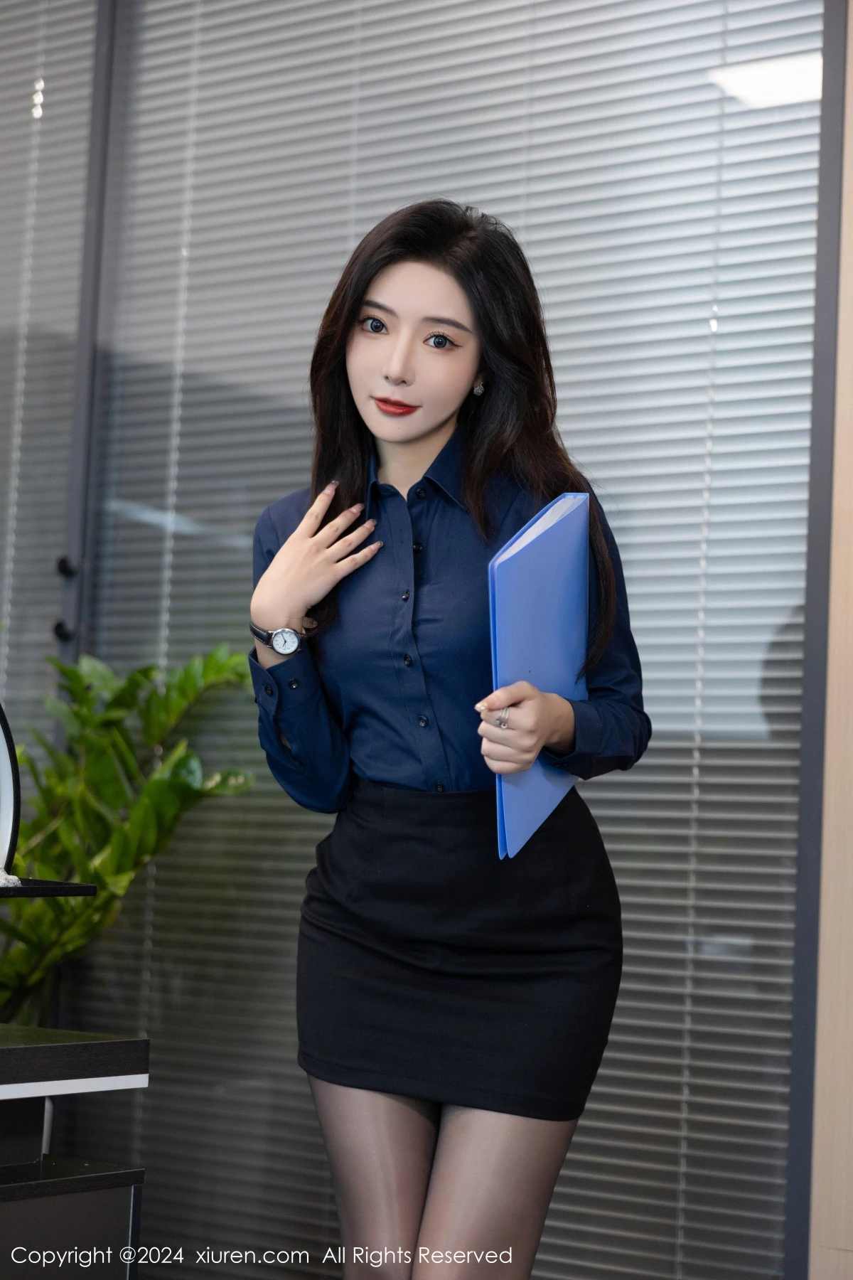 秀人集.com_[XiuRen秀人网]No.8760_女神王馨瑶yanni性感Ol深色服饰配开档黑丝秀完美身材诱惑写真88P