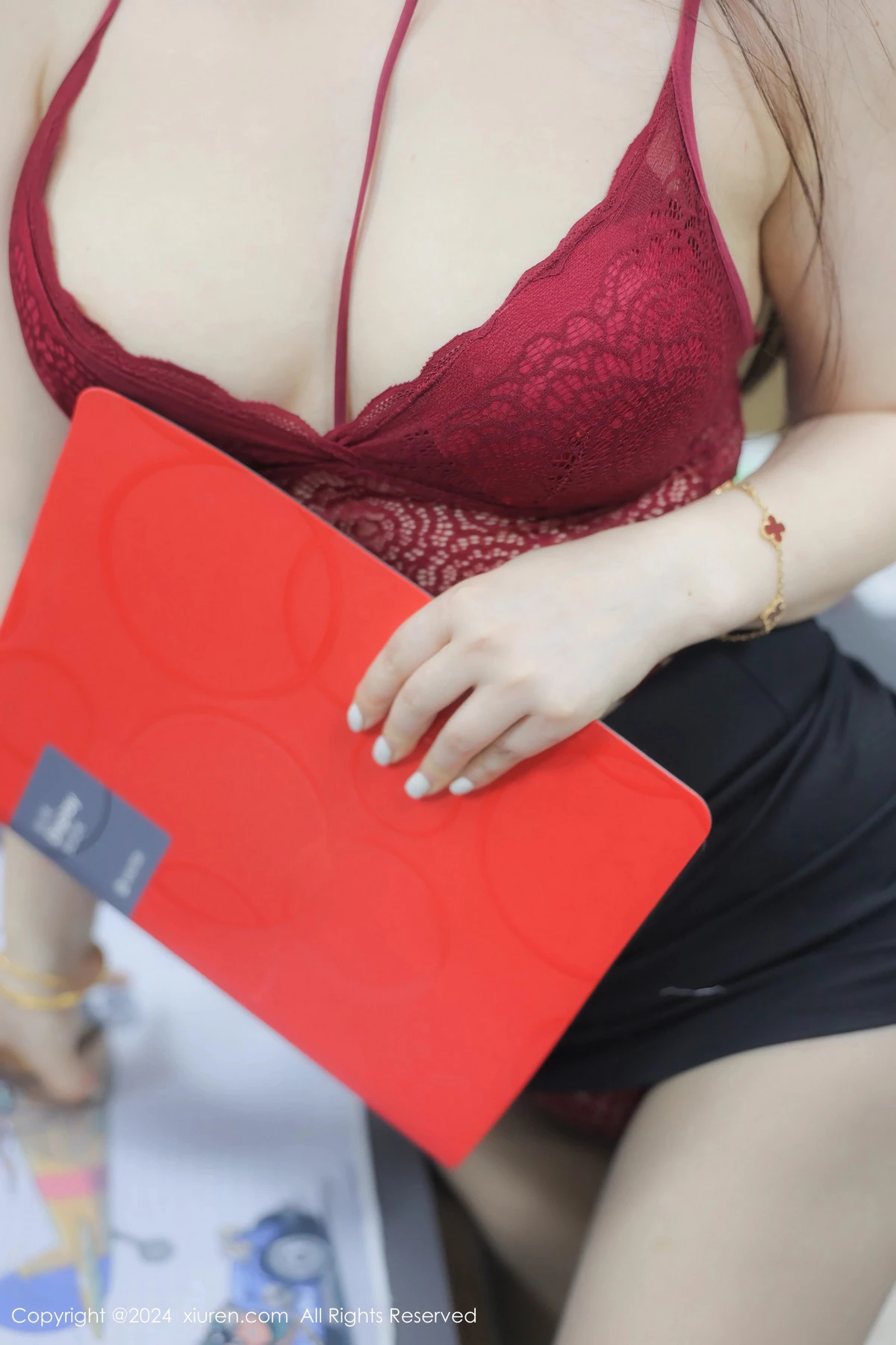 秀人集.com_[XiuRen秀人网]No.8766_模特诗诗kiki办公室场景性感红色情趣内衣配黑丝袜完美诱惑写真81P