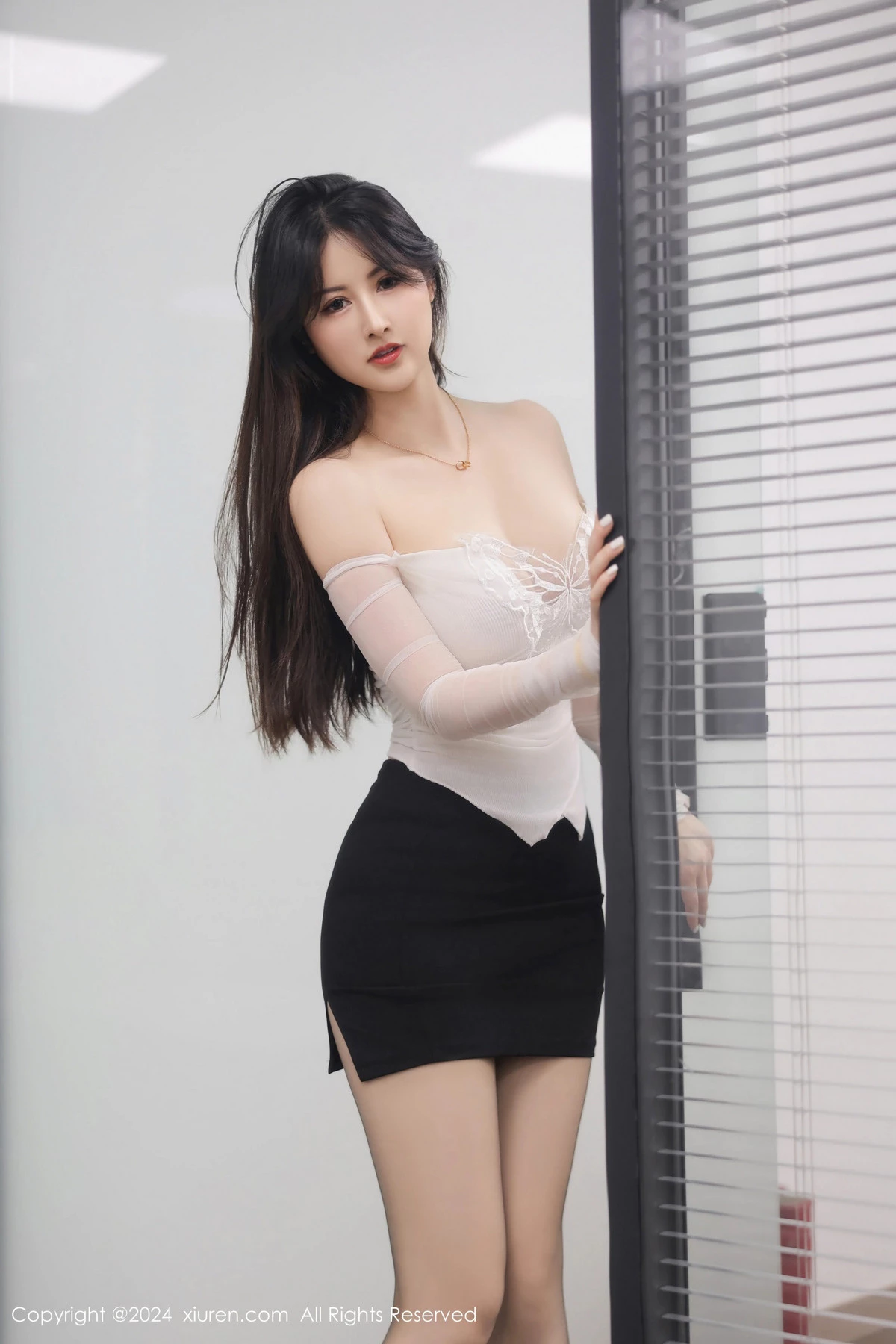 秀人集.com_[XiuRen秀人网]No.8766_模特诗诗kiki办公室场景性感红色情趣内衣配黑丝袜完美诱惑写真81P