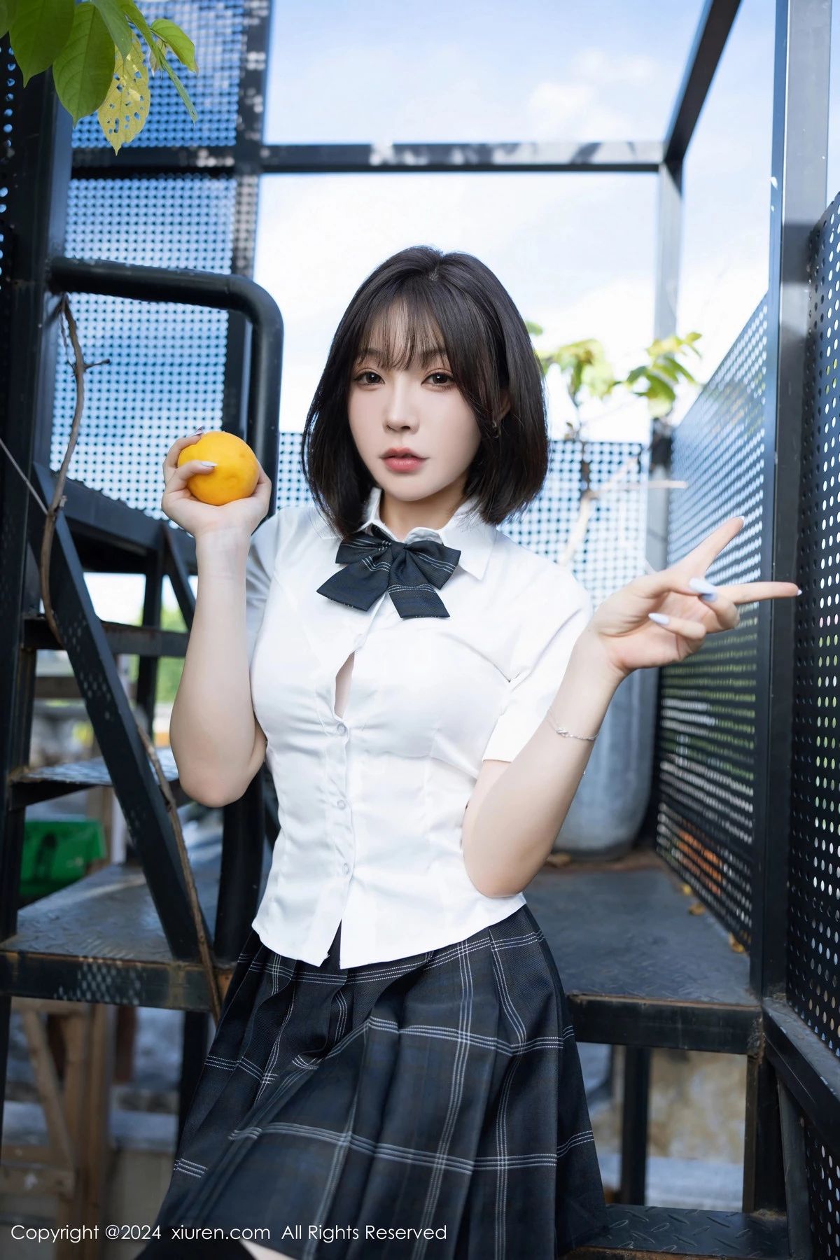 秀人集.com_[XiuRen秀人网]No.8785_女神徐莉芝Booty性感学生制服短裙配黑丝袜秀曼妙身姿诱惑写真100P