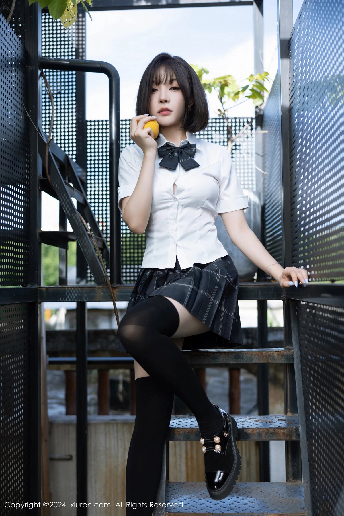 秀人集.com_[XiuRen秀人网]No.8785_女神徐莉芝Booty性感学生制服短裙配黑丝袜秀曼妙身姿诱惑写真100P