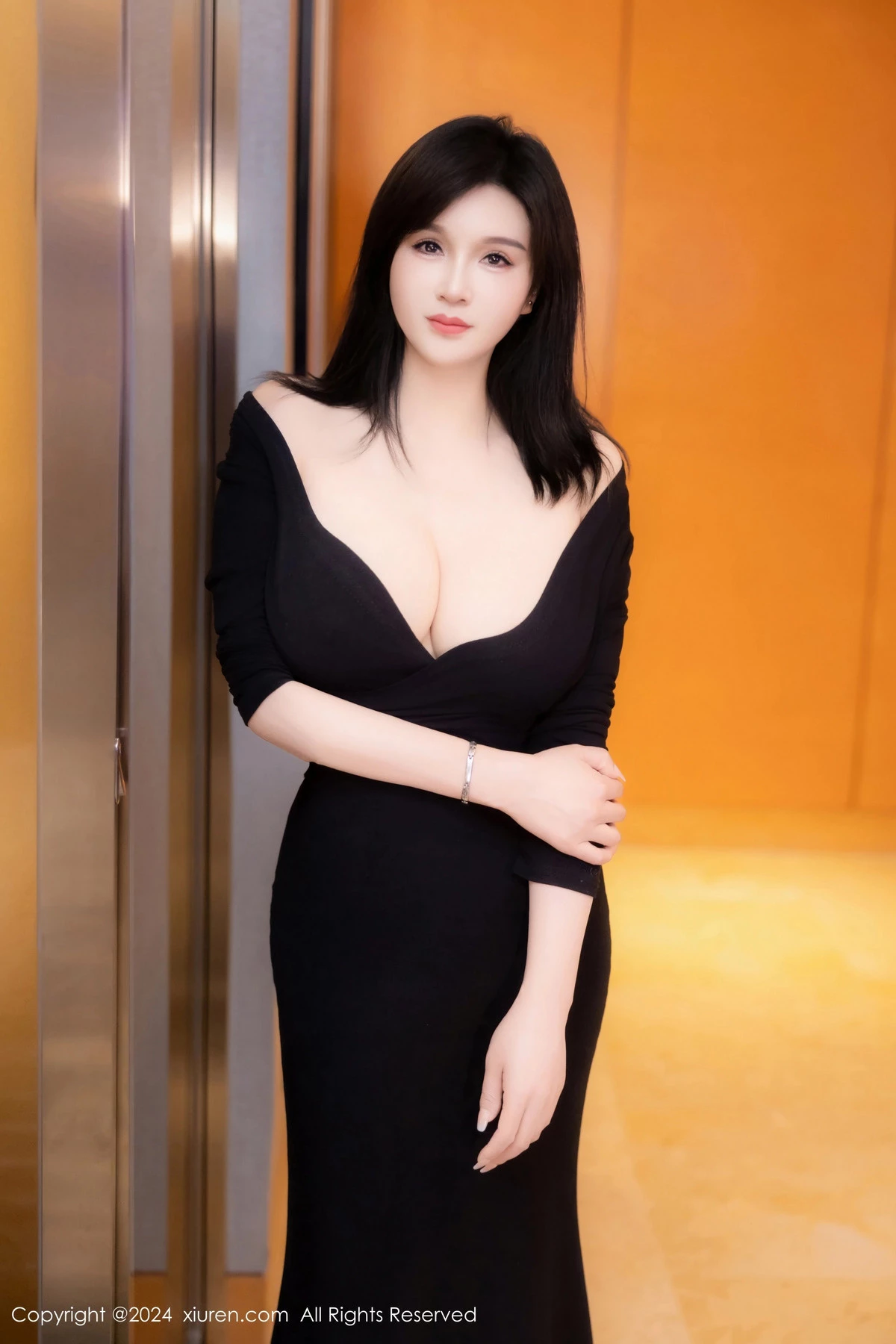 秀人集.com_[XiuRen秀人网]No.8787_新人模特水水姐性感黑色连衣裙配开档黑丝秀翘臀美腿诱惑写真78P