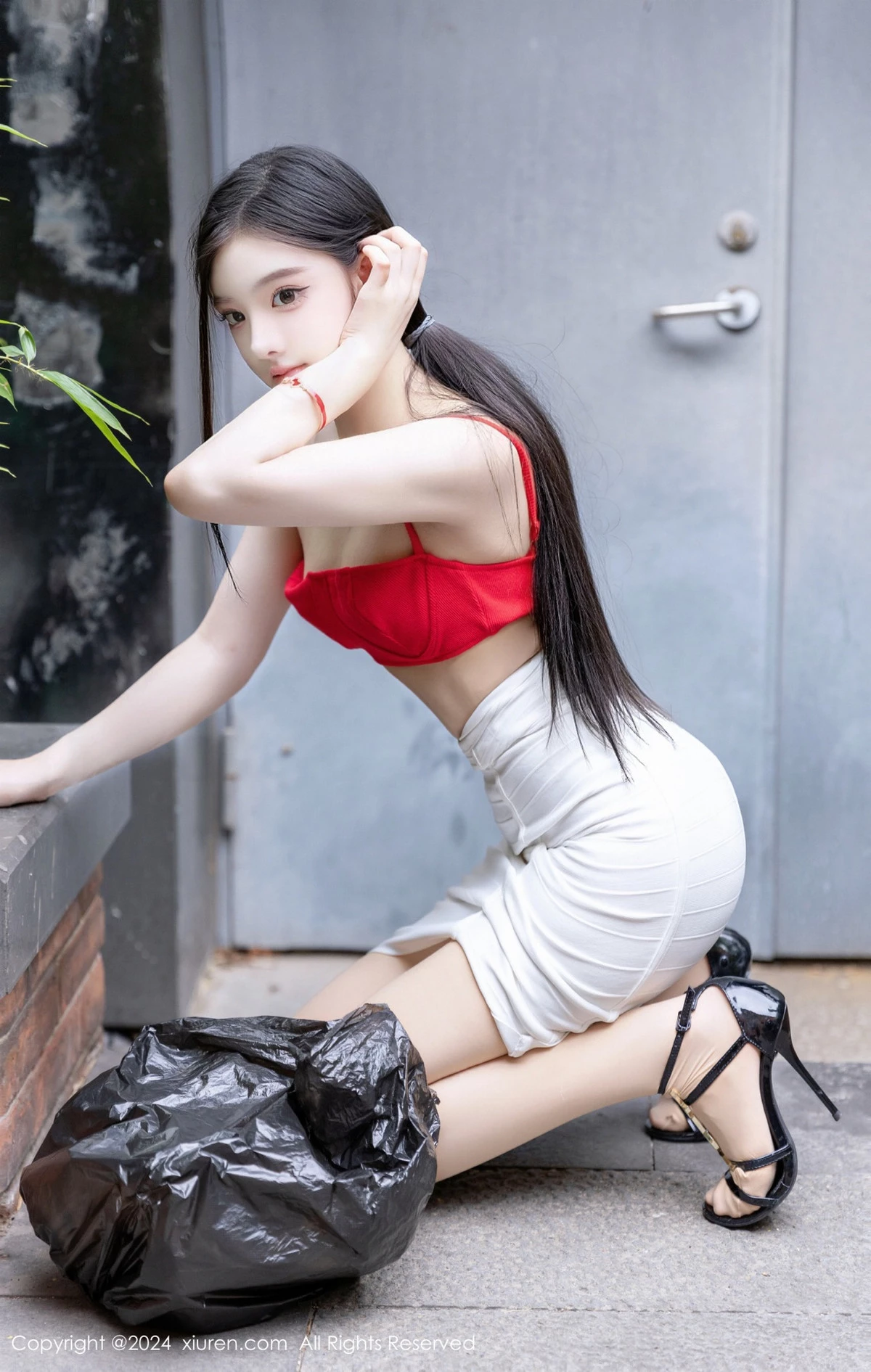 秀人集.com_[XiuRen秀人网]No.8794_模特龙雪儿红色情趣内衣配白短裙露超薄肉丝秀白嫩美腿诱惑写真51P