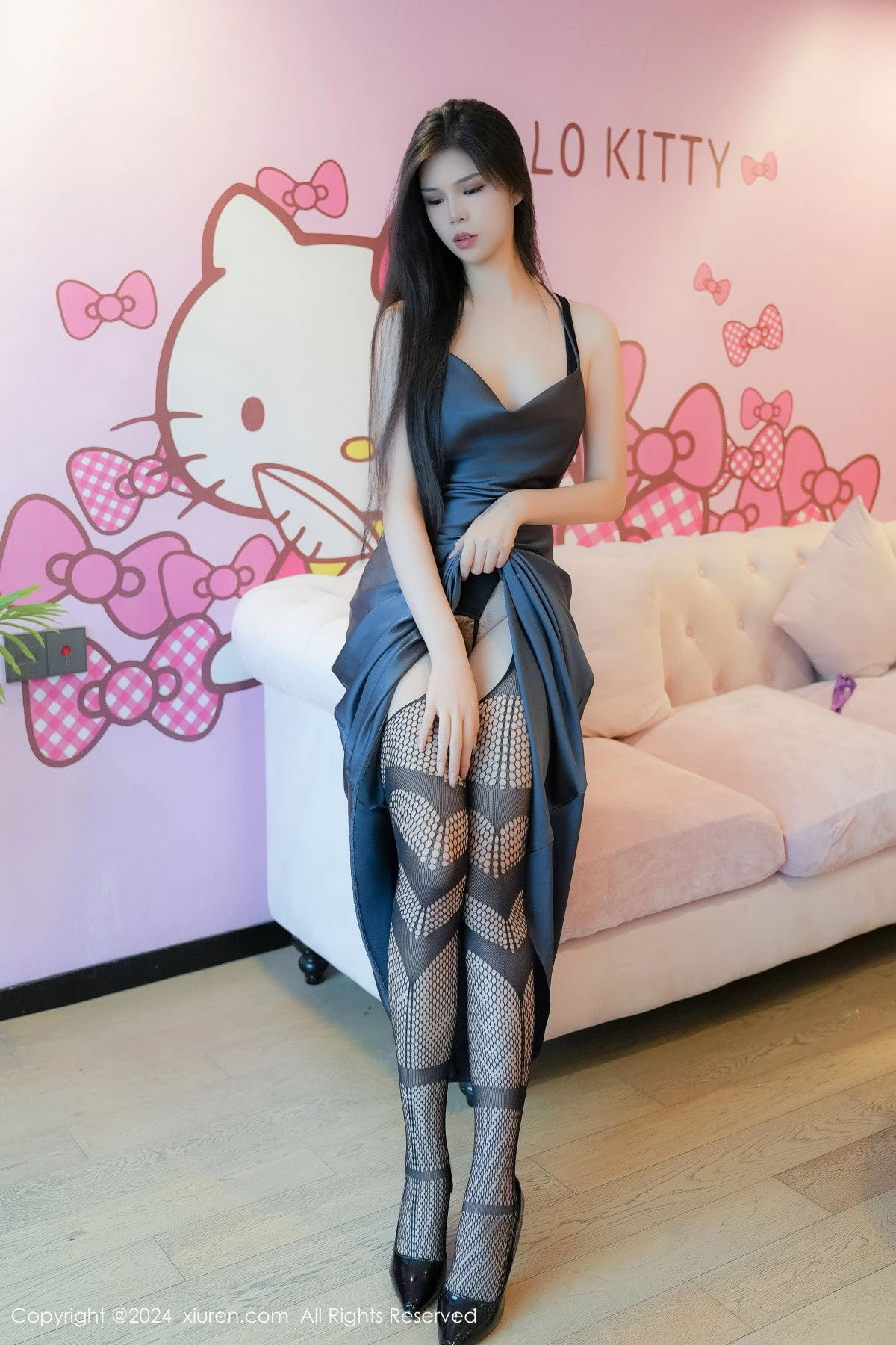 秀人集.com_[XiuRen秀人网]No.8795_模特雪糕CiCi性感紫色长裙露缕空连体黑丝秀完美身材诱惑写真98P