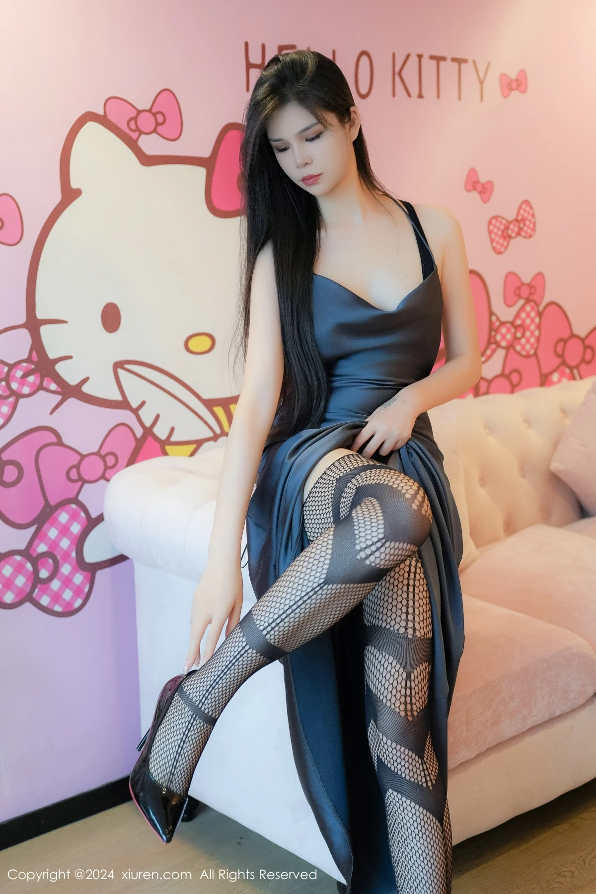 秀人集.com_[XiuRen秀人网]No.8795_模特雪糕CiCi性感紫色长裙露缕空连体黑丝秀完美身材诱惑写真98P