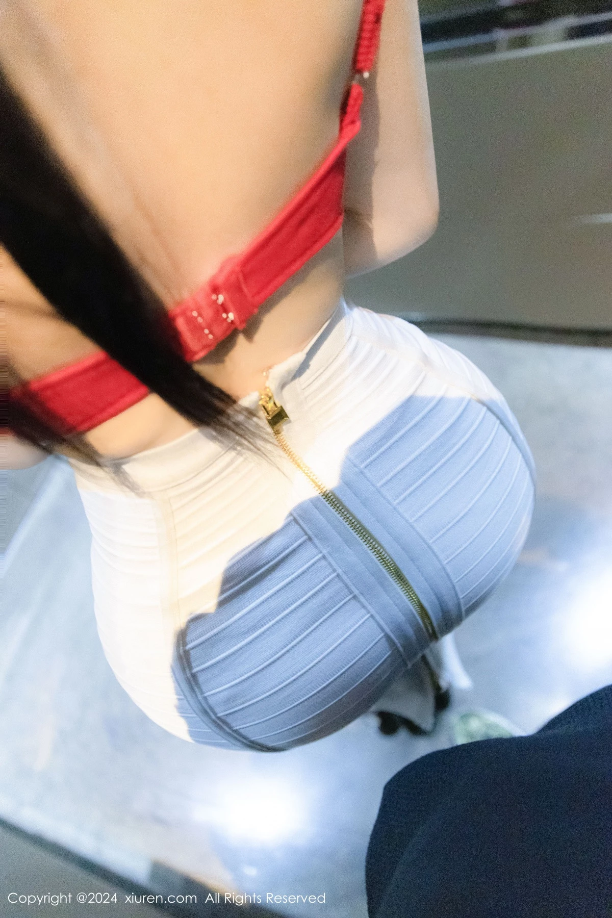 秀人集.com_[XiuRen秀人网]No.8794_模特龙雪儿红色情趣内衣配白短裙露超薄肉丝秀白嫩美腿诱惑写真51P