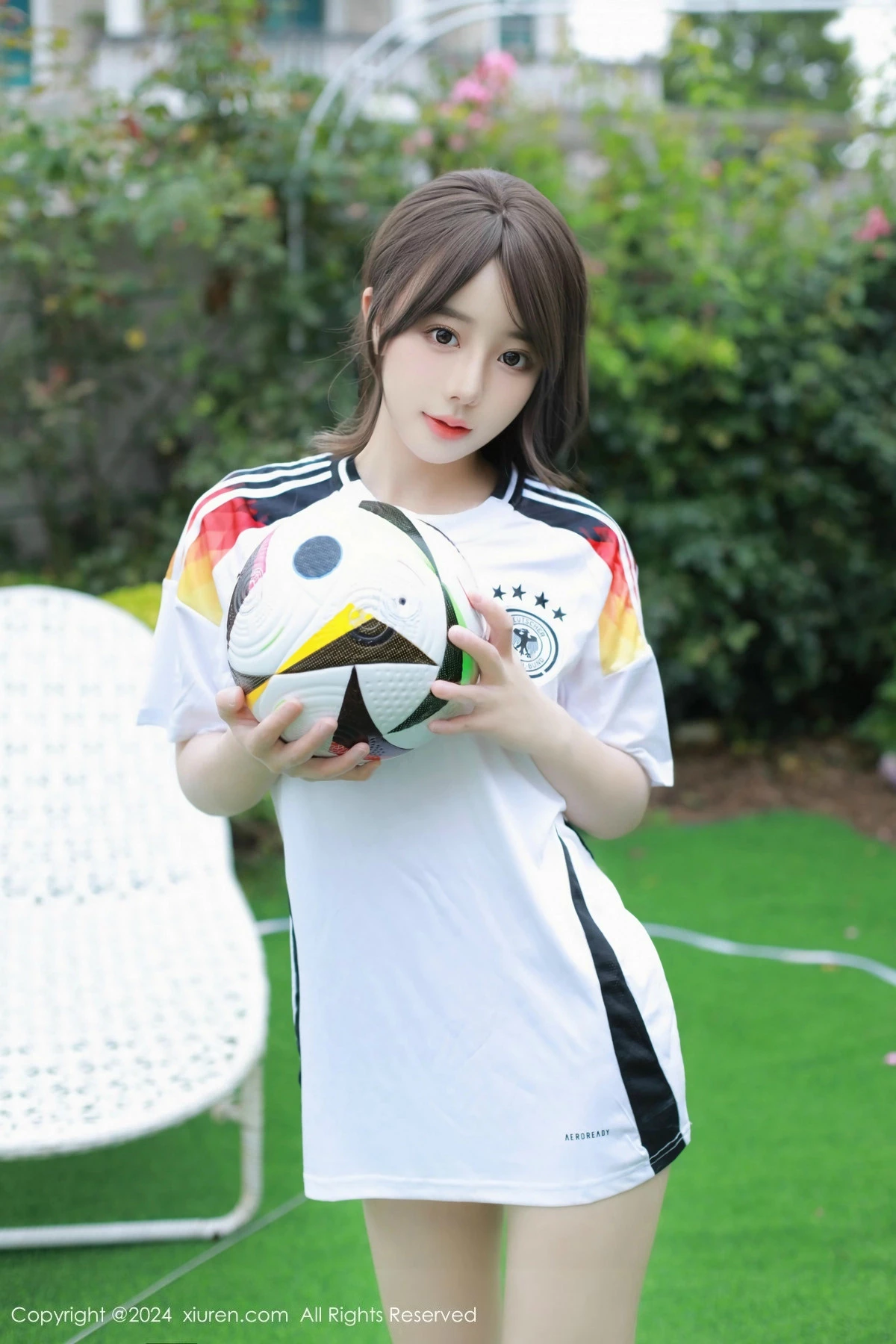 秀人集.com_[XiuRen秀人网]No.8812_模特桃妖夭欧洲杯主题白色球服配白丝袜秀曼妙身姿撩人诱惑写真90P