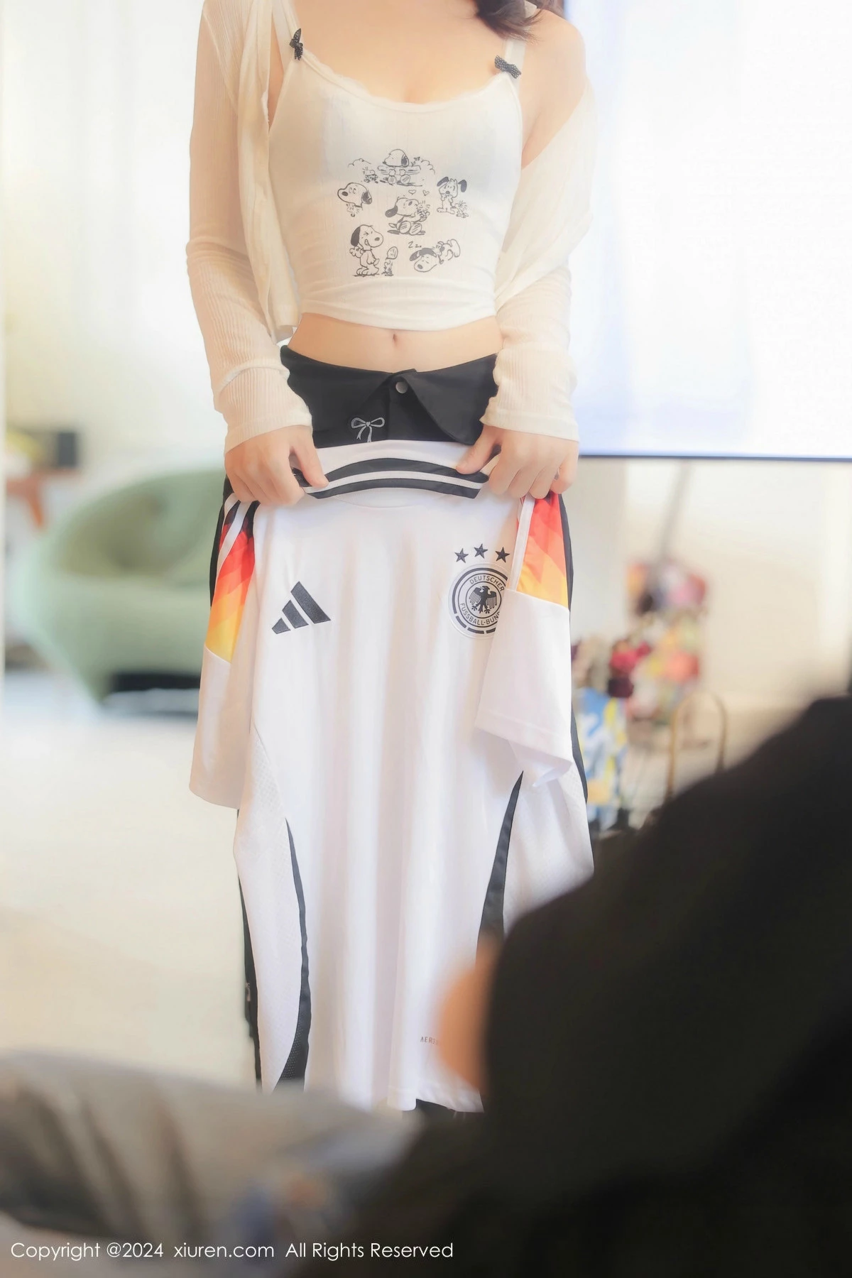 秀人集.com_[XiuRen秀人网]No.8812_模特桃妖夭欧洲杯主题白色球服配白丝袜秀曼妙身姿撩人诱惑写真90P