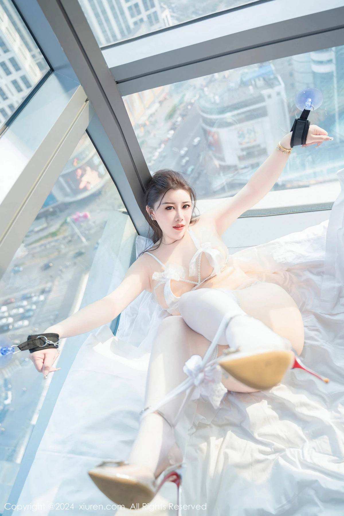 秀人集.com_[XiuRen秀人网]No.8837_模特王婉悠Queen白色蕾丝珍珠睡衣配白丝袜秀丰满身材诱惑写真82P