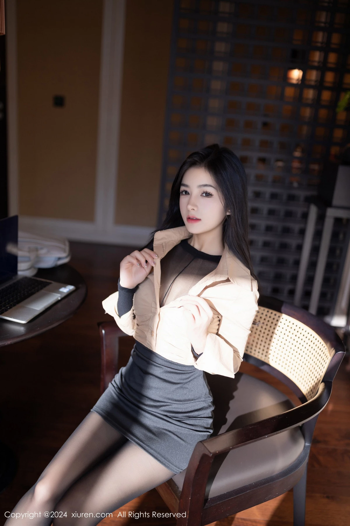 秀人集.com_[XiuRen秀人网]No.8835_模特谭小灵性感OL服饰露超薄连体黑丝秀丰腴惹火身材诱惑写真80P