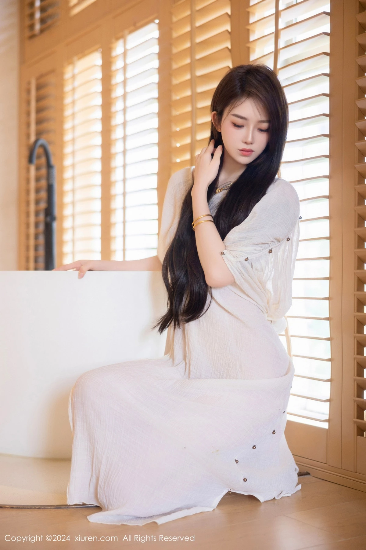 秀人集.com_[XiuRen秀人网]No.8842_新人模特夏竹性感浅色连衣裙+白色薄纱服饰秀曼妙身姿诱惑写真83P