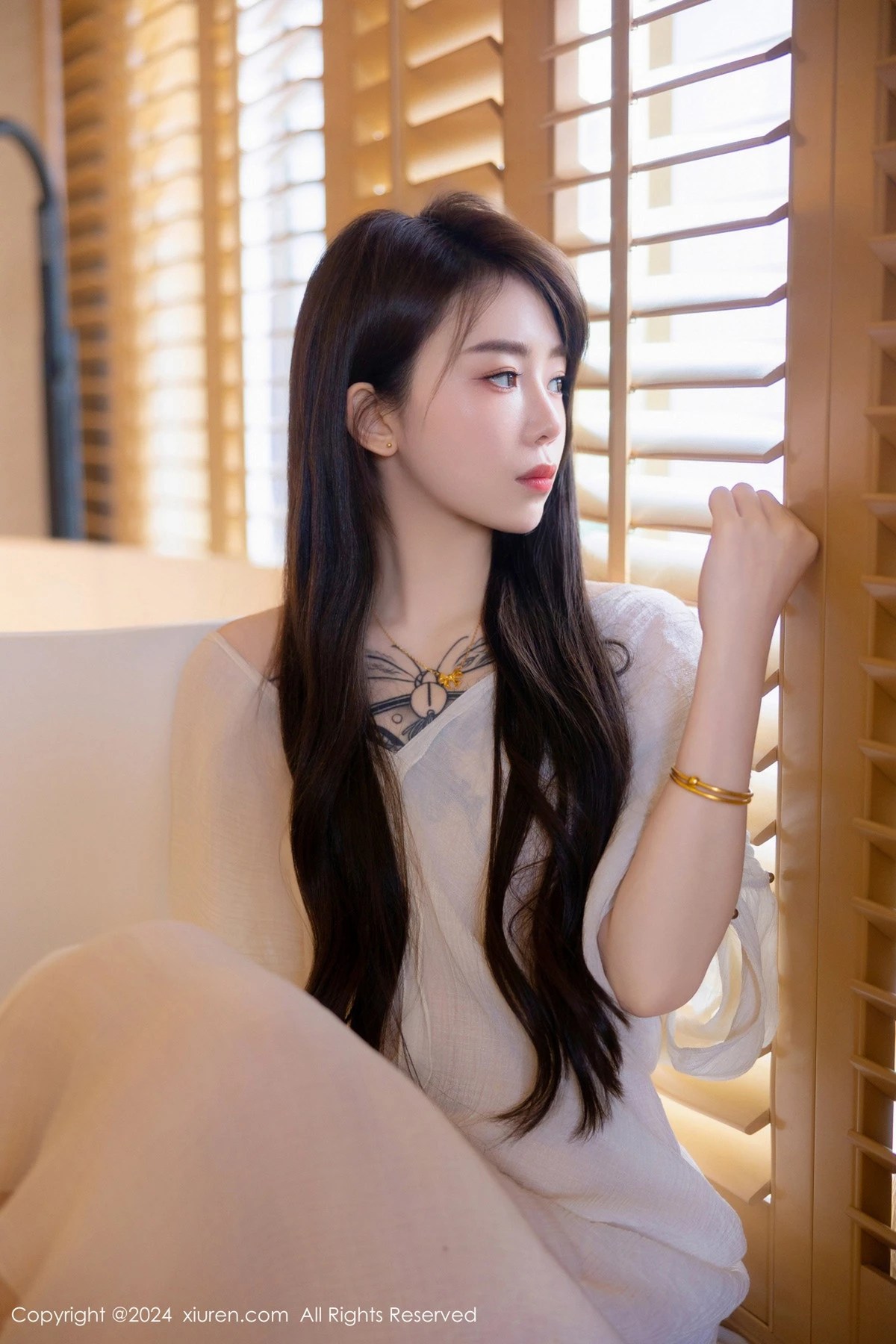 秀人集.com_[XiuRen秀人网]No.8842_新人模特夏竹性感浅色连衣裙+白色薄纱服饰秀曼妙身姿诱惑写真83P