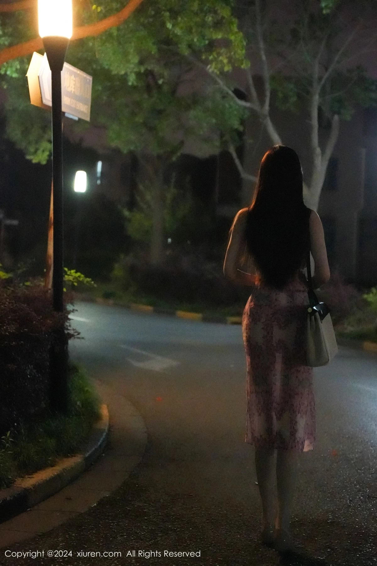 秀人集.com_[XiuRen秀人网]No.8855_模特Erikaki性感浅粉色碎花裙露白色内衣秀完美身材迷人诱惑写真78P