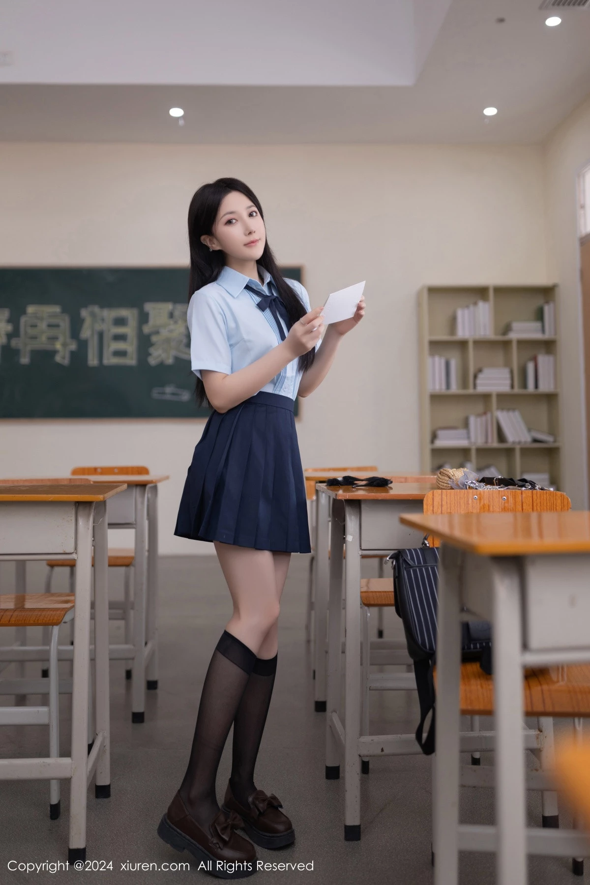 秀人集.com_[XiuRen秀人网]No.8854_模特鱼子酱Fish教室场景性感学生制服配黑丝袜秀曼妙身姿诱惑写真80P