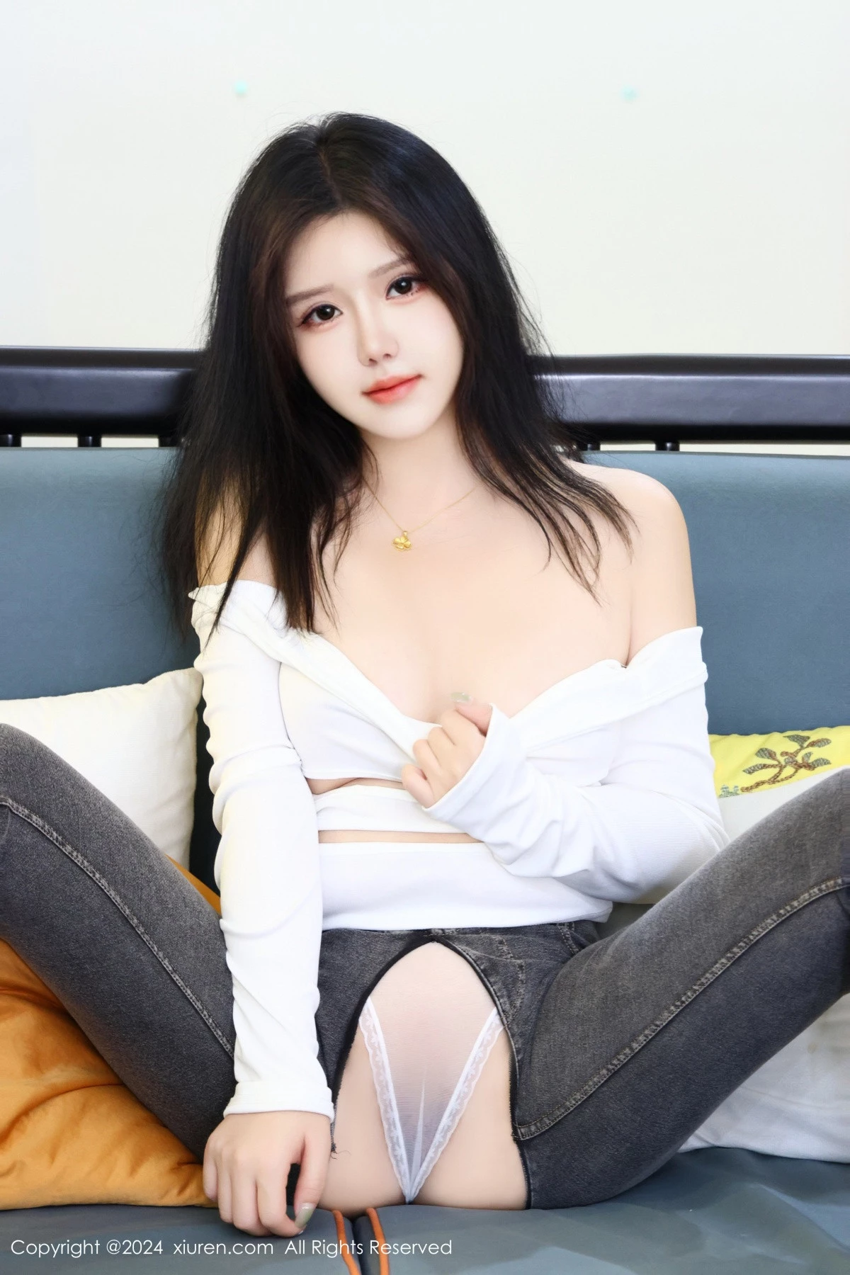 秀人集.com_[XiuRen秀人网]No.8853_模特小薯条nienie性感白色T恤配露臀牛仔裤秀完美身材诱惑写真78P