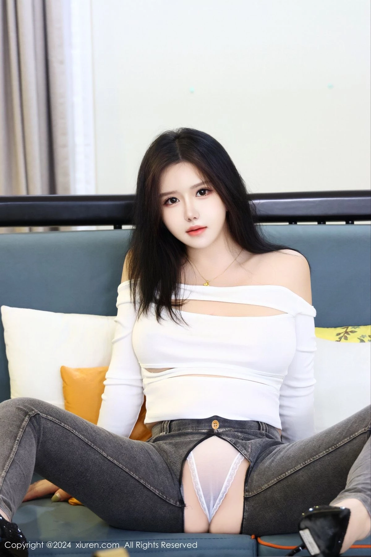 秀人集.com_[XiuRen秀人网]No.8853_模特小薯条nienie性感白色T恤配露臀牛仔裤秀完美身材诱惑写真78P