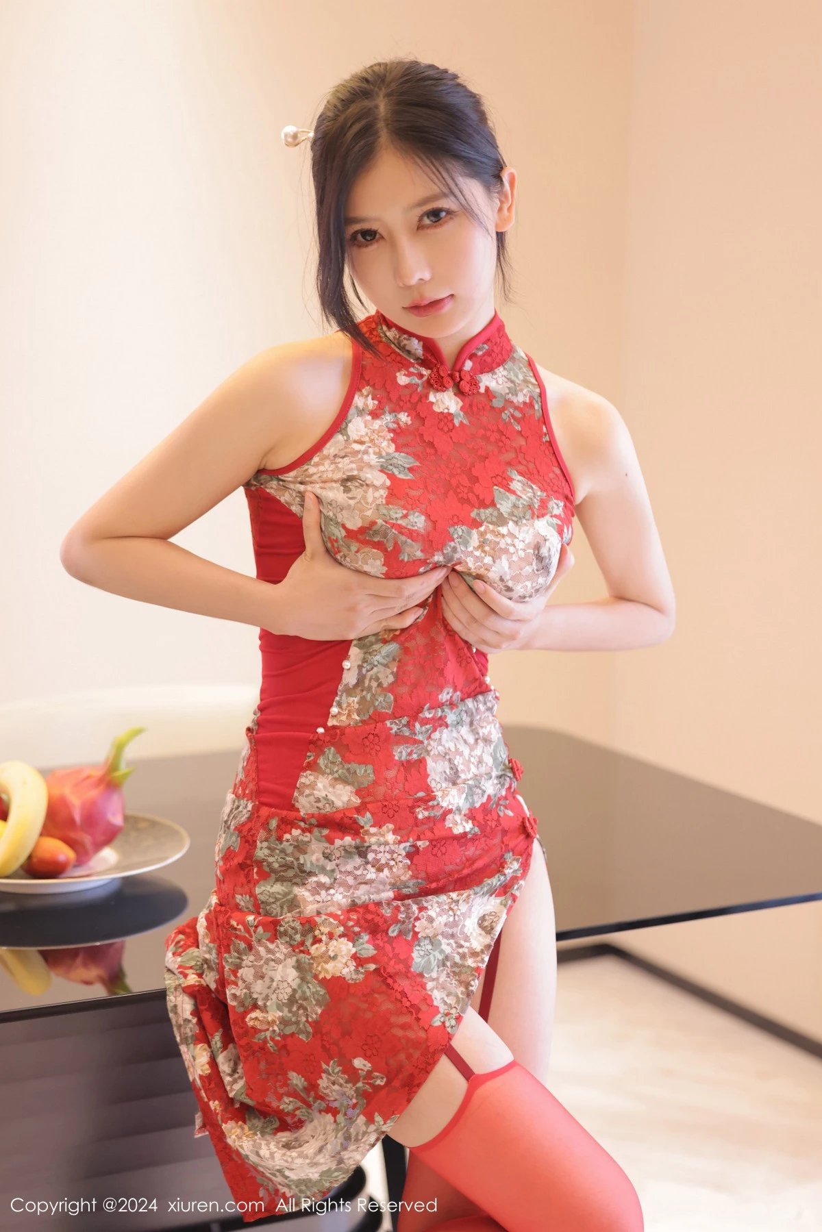 秀人集.com_[XiuRen秀人网]No.8871_模特尹甜甜性感红色旗袍服饰配红丝吊袜半撩秀翘臀美腿诱惑写真92P