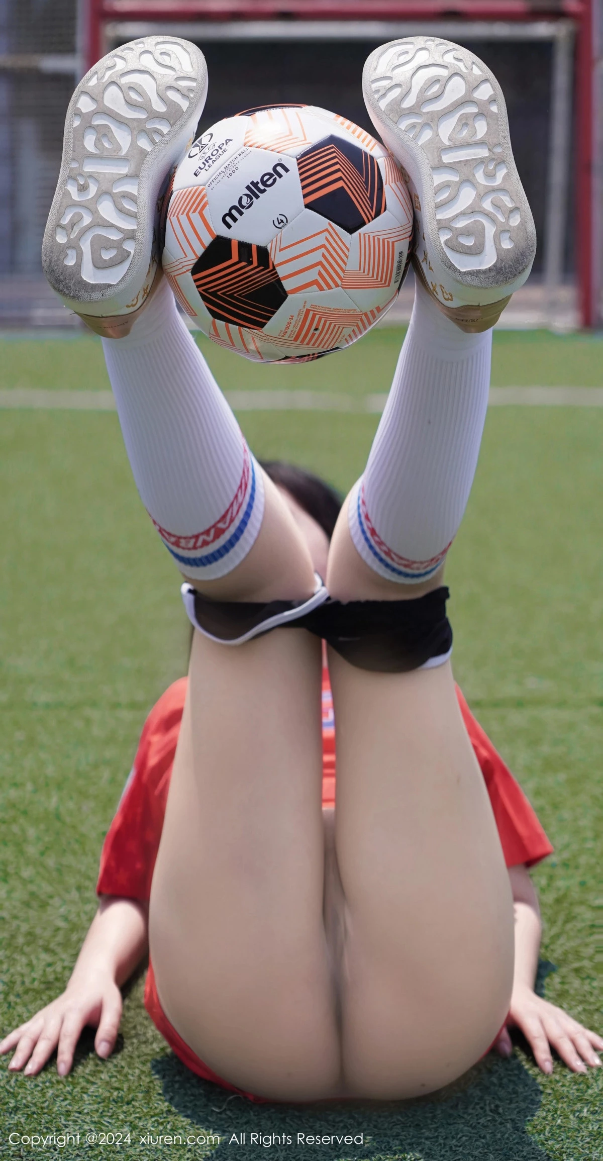 秀人集.com_[XiuRen秀人网]No.8733_模特小薯条nienie足球场景性感红色足球服饰秀曼妙身姿诱惑写真87P