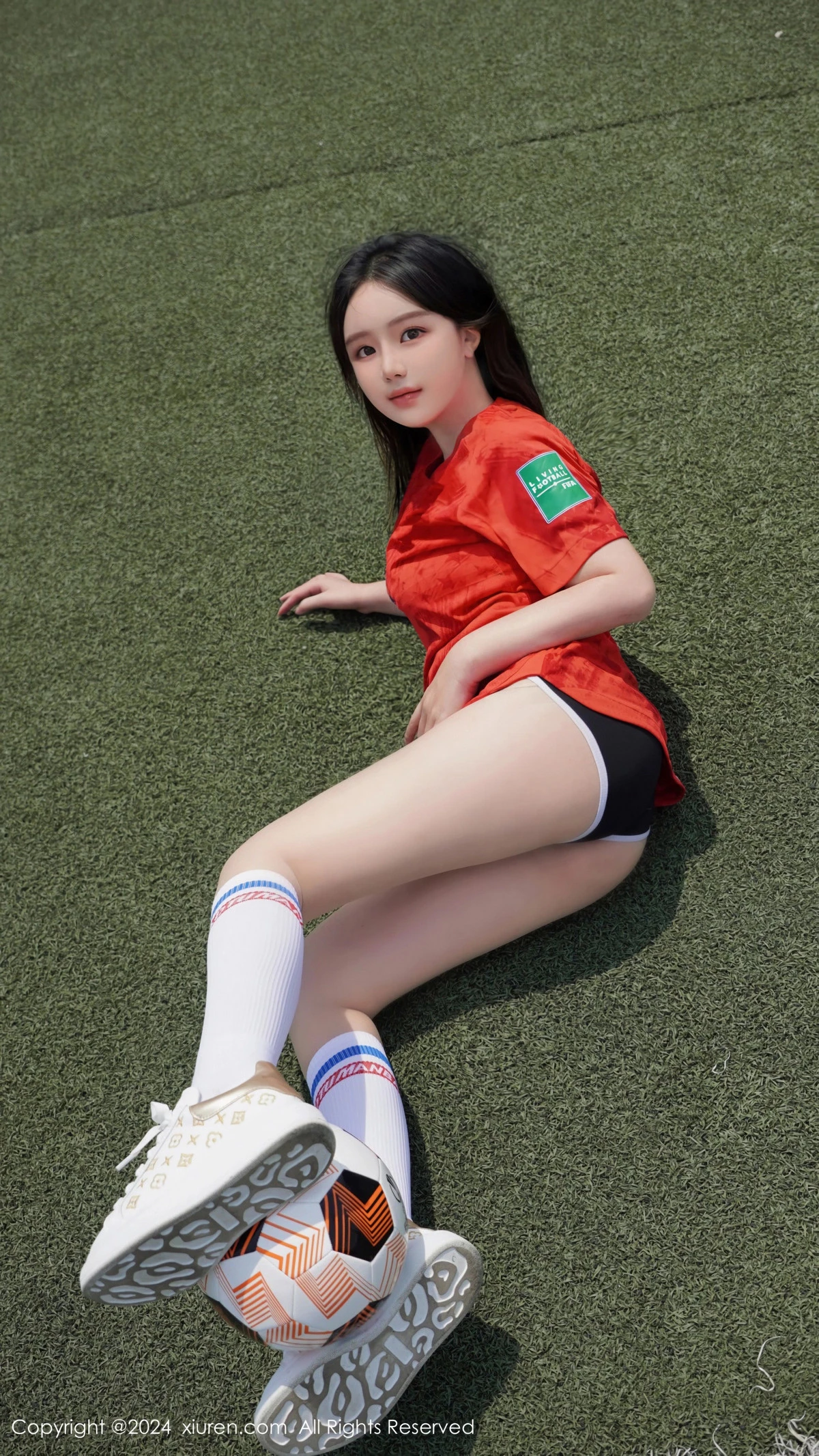 秀人集.com_[XiuRen秀人网]No.8733_模特小薯条nienie足球场景性感红色足球服饰秀曼妙身姿诱惑写真87P