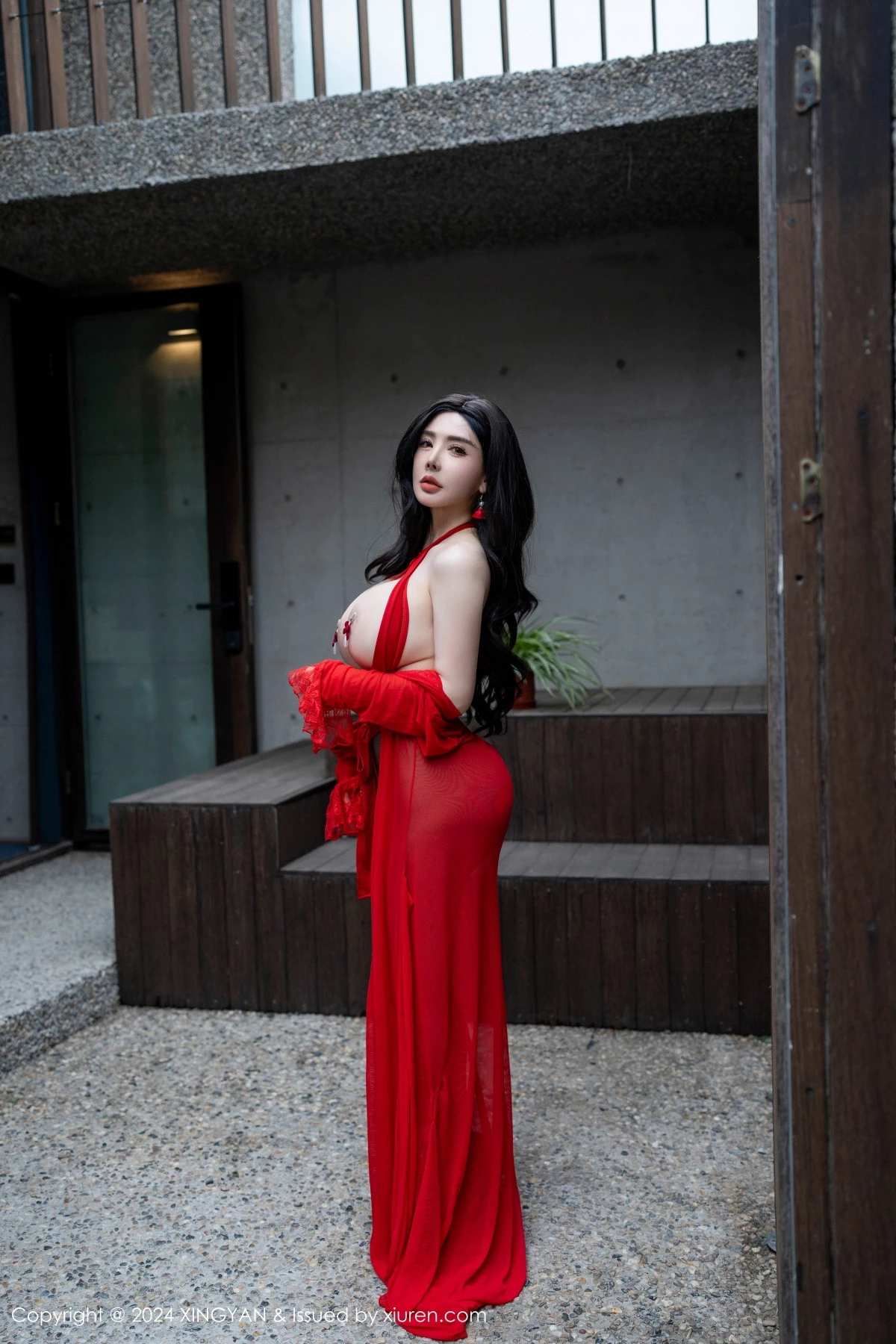 秀人集.com_[XINGYAN星颜社]VOL.245_模特潘思沁性感红色连衣裙配超薄黑丝秀巨乳肥臀惹火诱惑写真81P