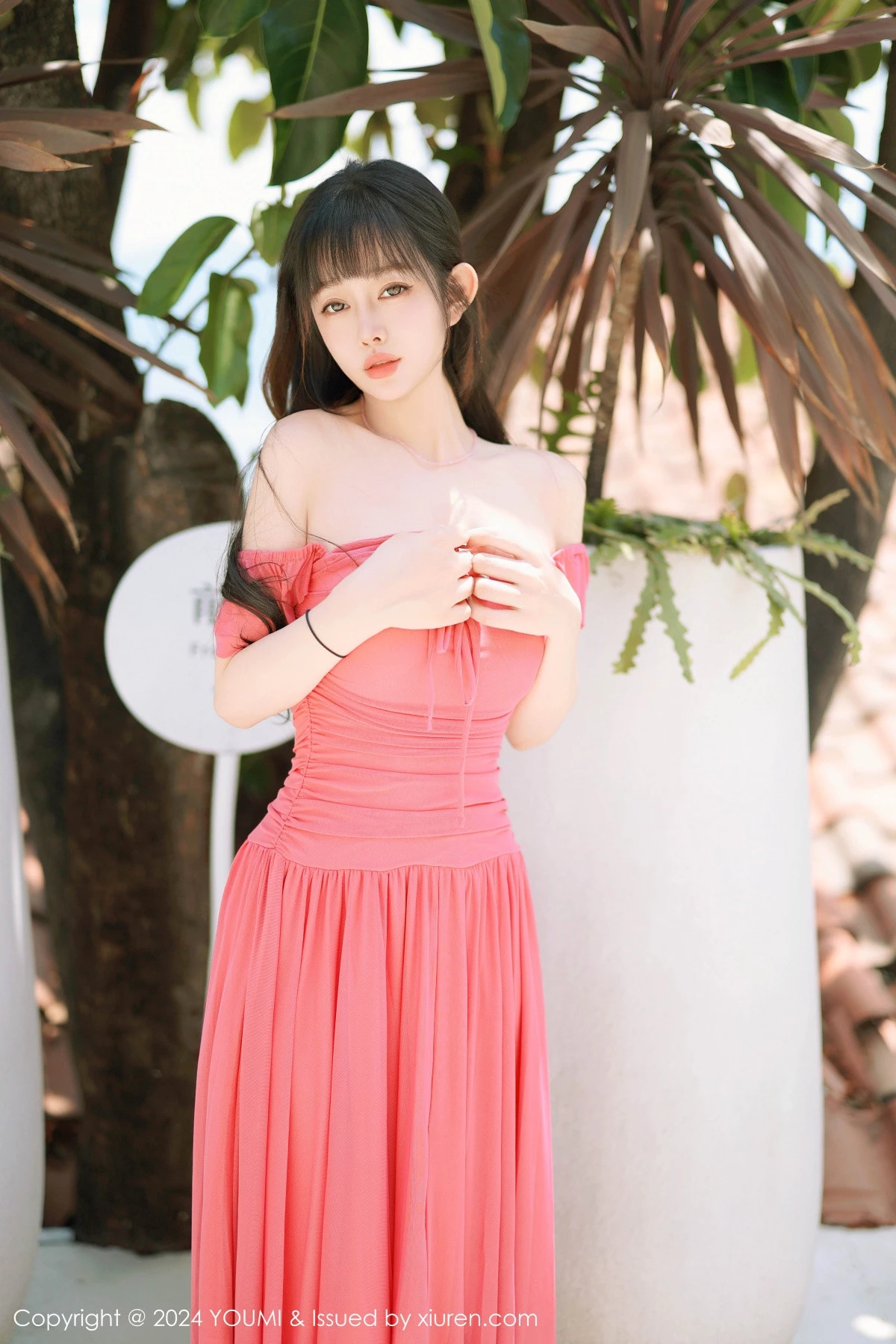 秀人集.com_[YouMi尤蜜荟]Vol.1077_女神王雨纯性感红色露肩连衣长裙配超薄肉丝秀曼妙身姿诱惑写真94P