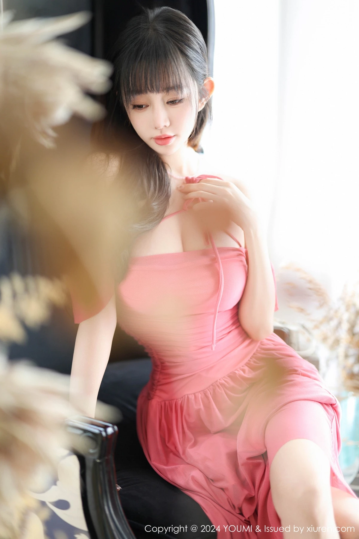 秀人集.com_[YouMi尤蜜荟]Vol.1077_女神王雨纯性感红色露肩连衣长裙配超薄肉丝秀曼妙身姿诱惑写真94P