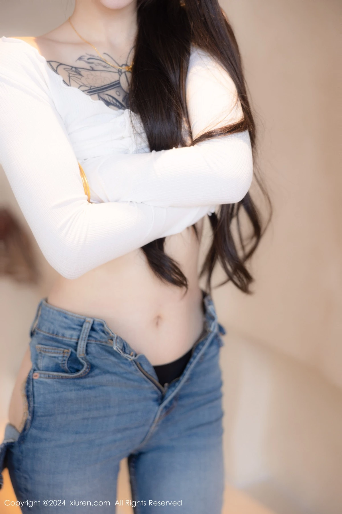 秀人集.com_[XiuRen秀人网]No.8740_模特奶瓶私房性感白色T恤配蓝色牛仔裤半脱秀曼妙身姿迷人写真82P