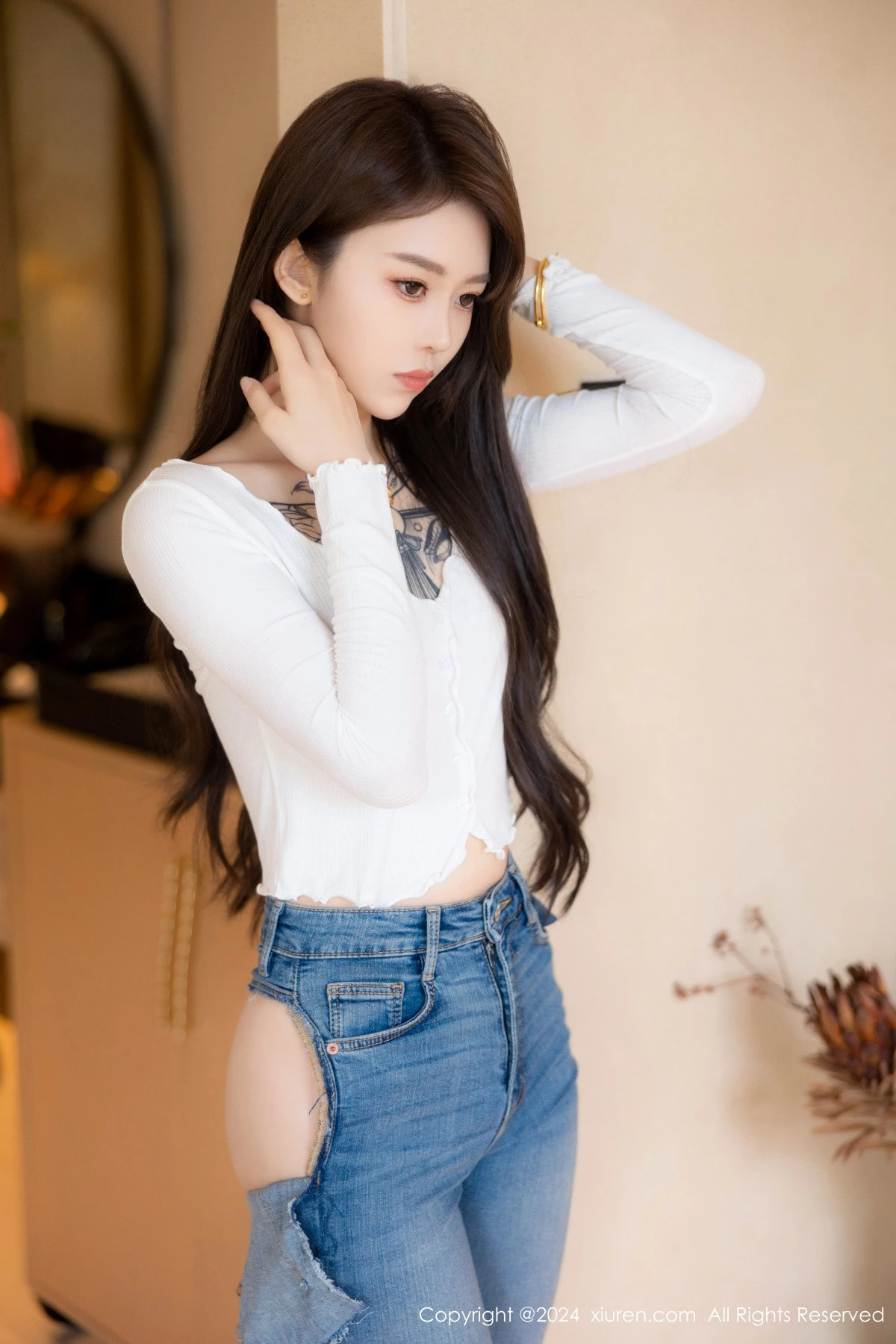 秀人集.com_[XiuRen秀人网]No.8740_模特奶瓶私房性感白色T恤配蓝色牛仔裤半脱秀曼妙身姿迷人写真82P