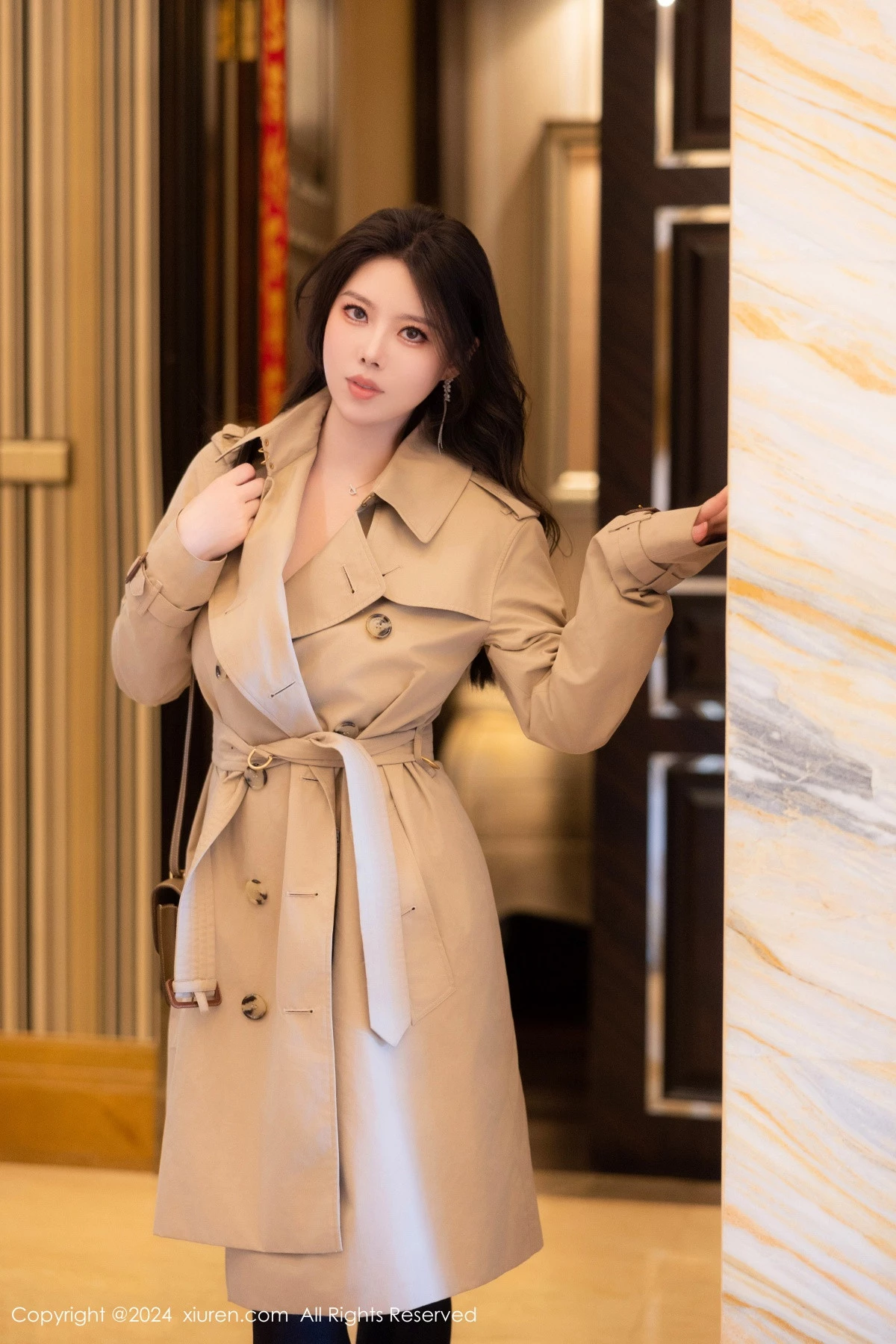 秀人集.com_[XiuRen秀人网]No.8747_模特白茹雪浅色风衣露性感黑色情趣内衣秀丰腴身姿惹火诱惑写真84P