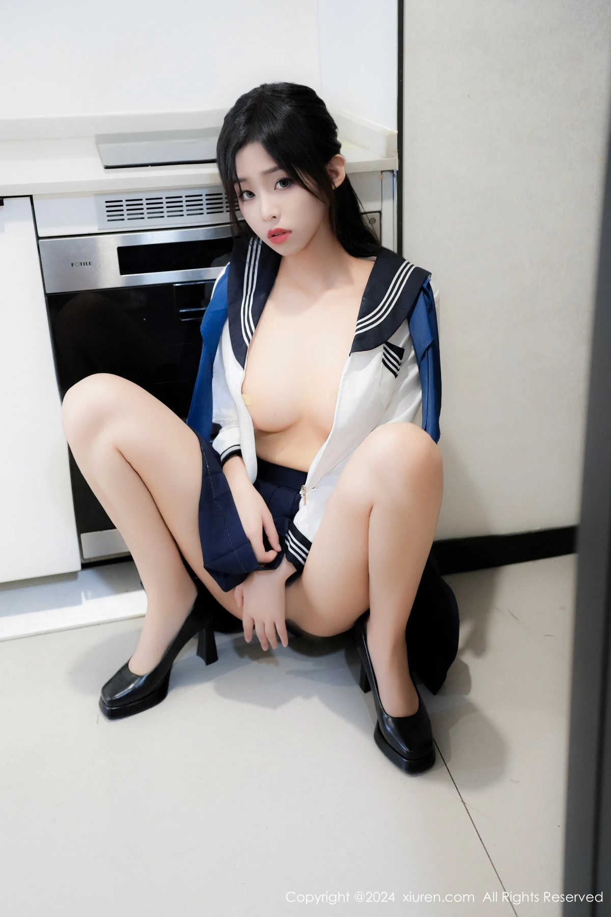 秀人集.com_[XiuRen秀人网]No.8879_模特董林越性感蓝白色校服配黑高跟半脱秀丰满身姿惹火诱惑写真66P