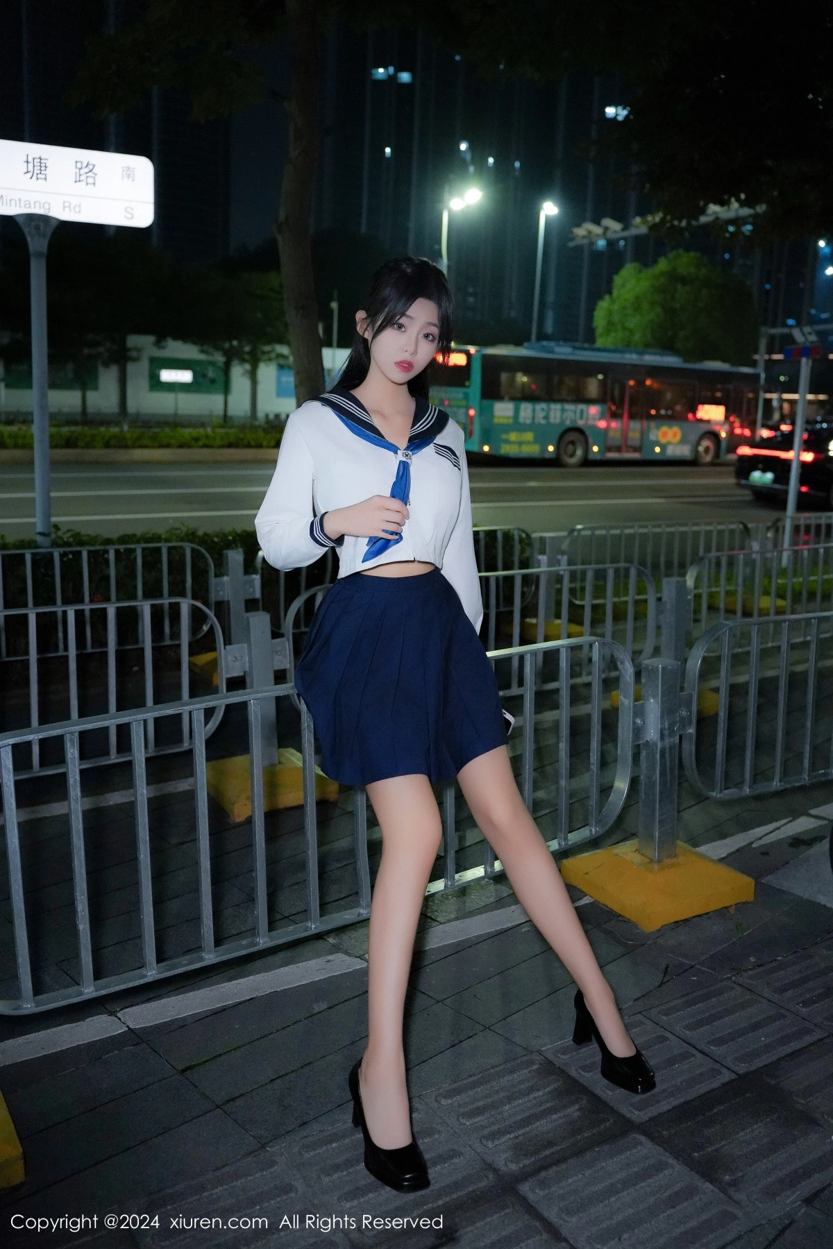 秀人集.com_[XiuRen秀人网]No.8879_模特董林越性感蓝白色校服配黑高跟半脱秀丰满身姿惹火诱惑写真66P