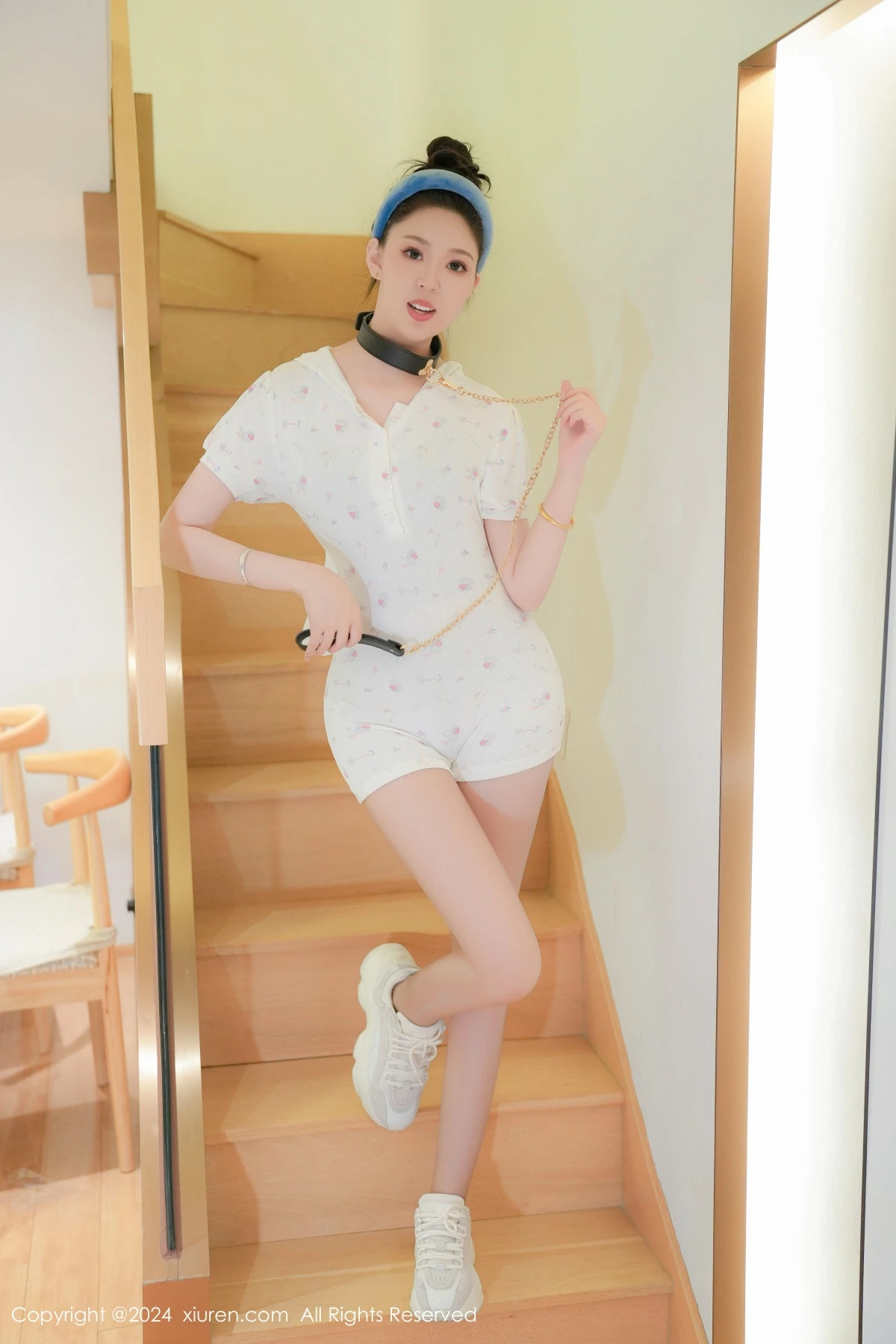 秀人集.com_[XiuRen秀人网]No.8930_模特小波多私房性感白色上衣配白色丝袜秀凹凸身材惹火诱惑写真82P