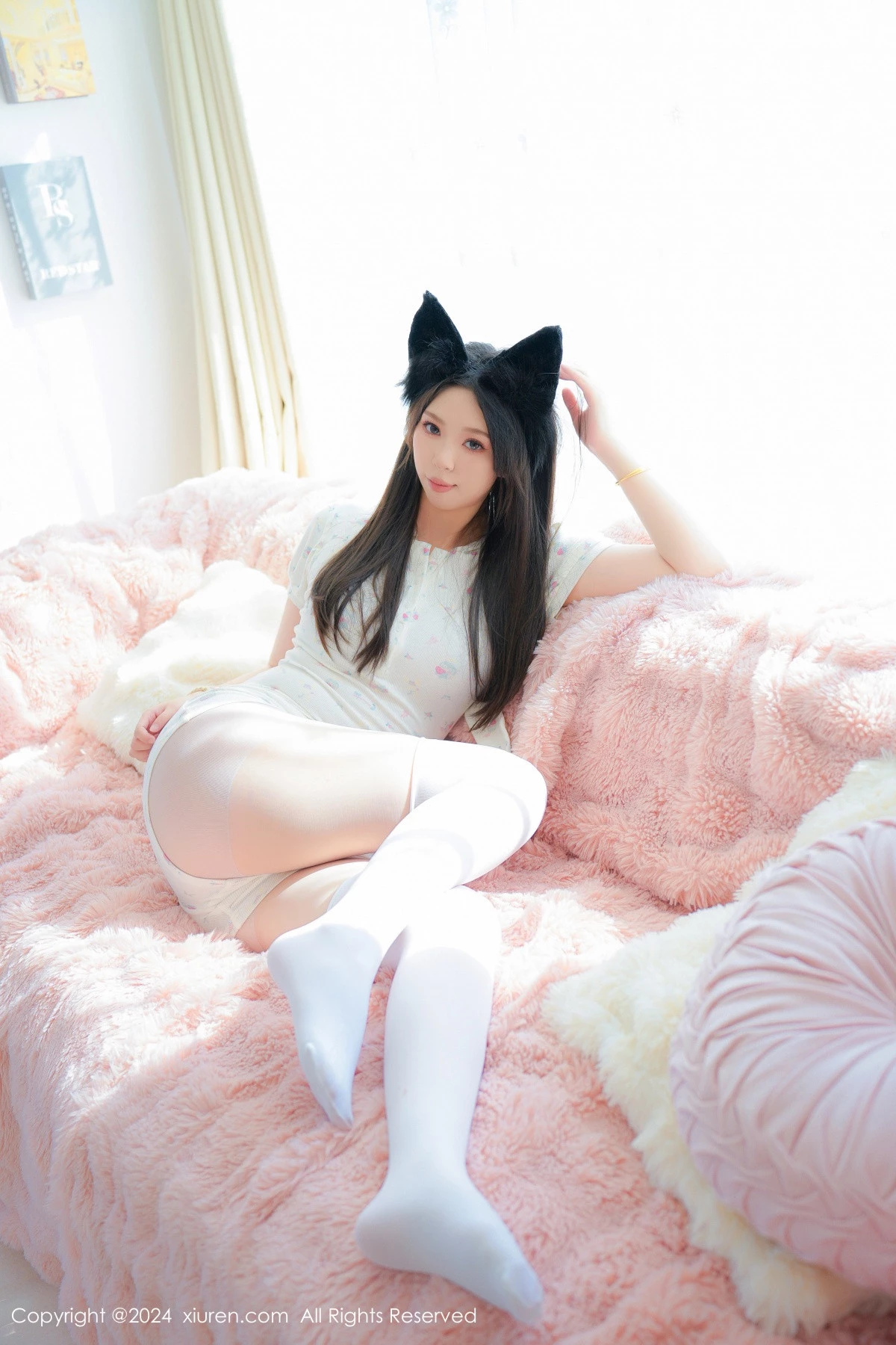 秀人集.com_[XiuRen秀人网]No.8930_模特小波多私房性感白色上衣配白色丝袜秀凹凸身材惹火诱惑写真82P