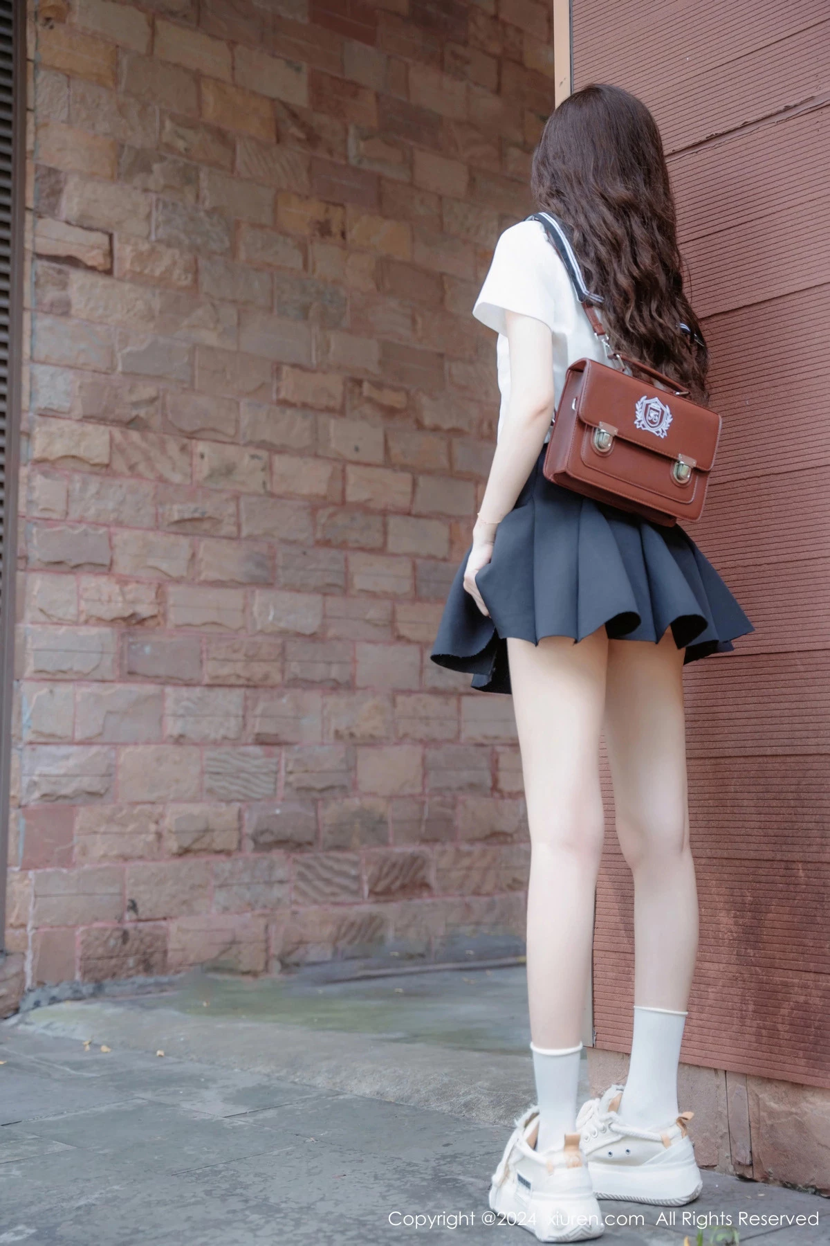 秀人集.com_[XiuRen秀人网]No.8948_新人模特拍黄瓜girl性感JK制服露白色蕾丝内衣秀曼妙身姿诱惑写真81P