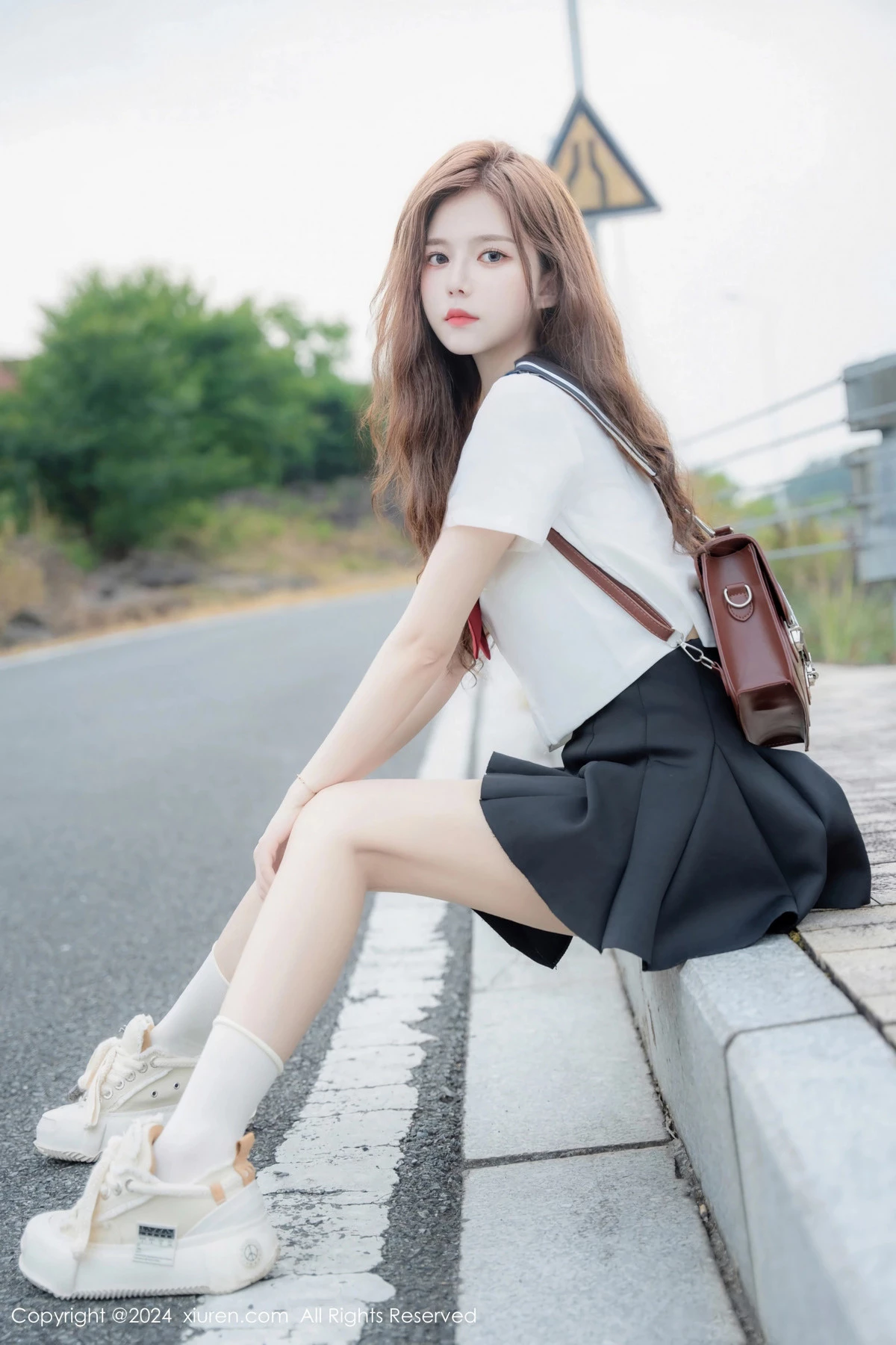 秀人集.com_[XiuRen秀人网]No.8948_新人模特拍黄瓜girl性感JK制服露白色蕾丝内衣秀曼妙身姿诱惑写真81P