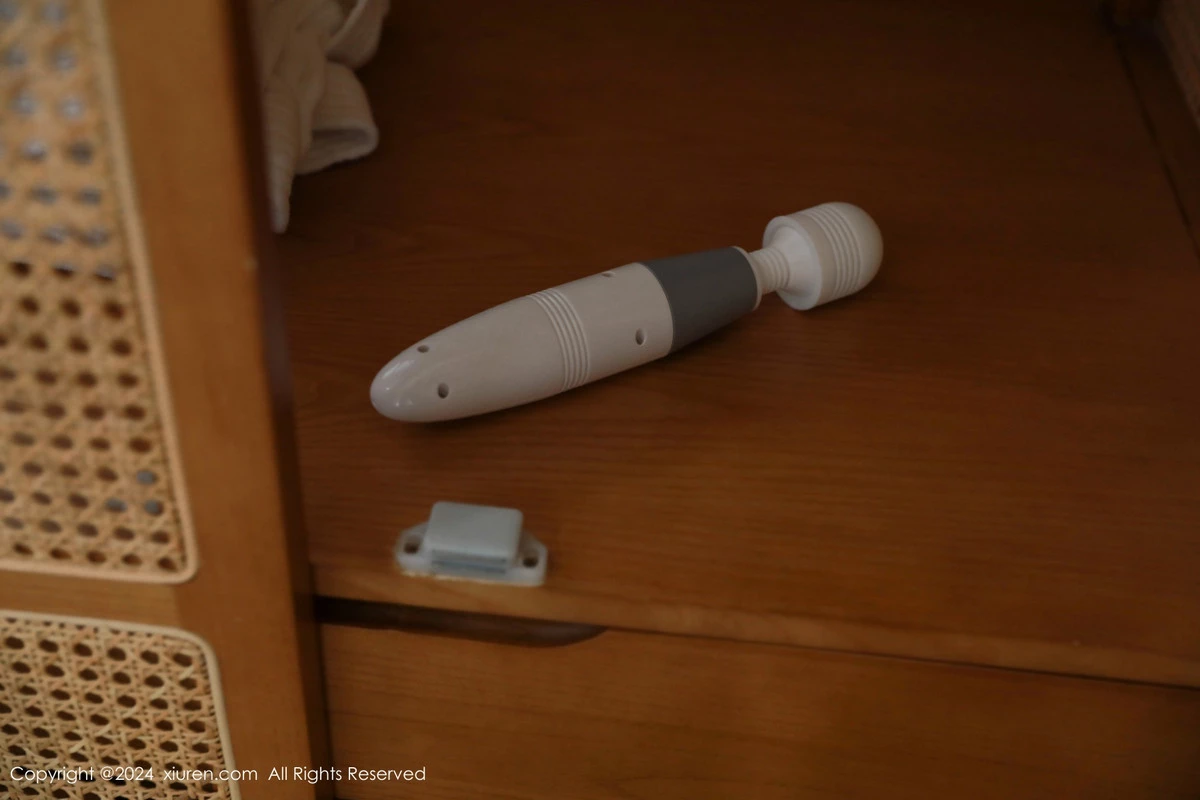 秀人集.com_[XiuRen秀人网]No.8964_模特桃妖夭性感白色服饰配超短牛仔裤秀曼妙身姿惹火诱惑写真83P