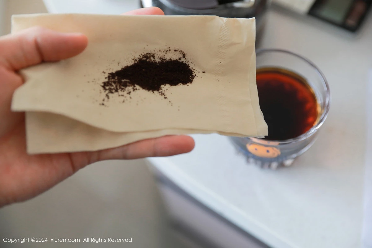 秀人集.com_[XiuRen秀人网]No.8964_模特桃妖夭性感白色服饰配超短牛仔裤秀曼妙身姿惹火诱惑写真83P