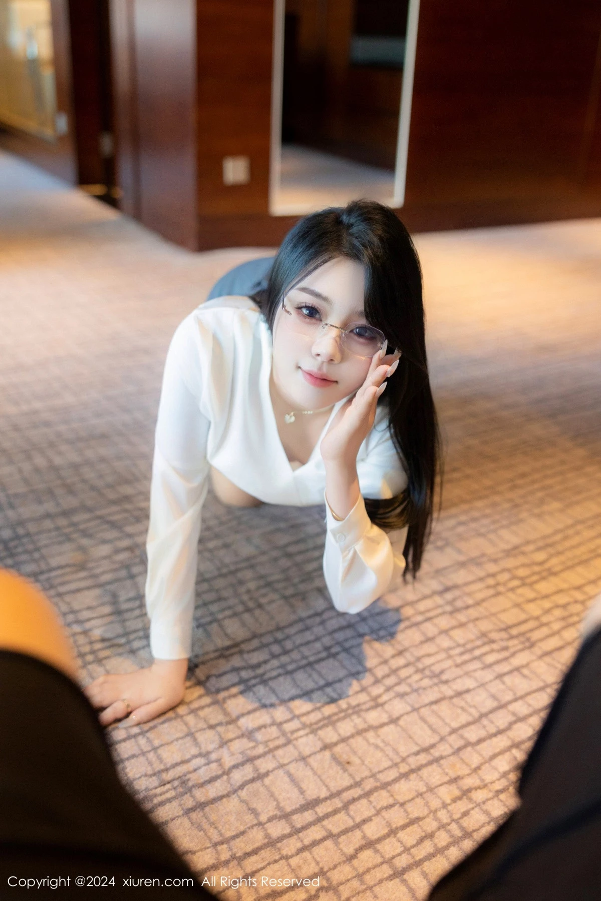 秀人集.com_[XiuRen秀人网]No.8989_新人模特麦田性感白色OL服饰露蓝色内衣配超薄肉丝撩人诱惑写真83P